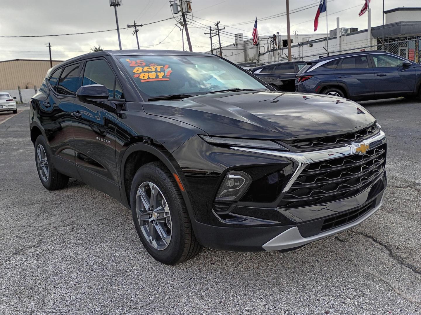 2025 Black Chevrolet Blazer 2LT (3GNKBCR40SS) with an 2.0L L4 DOHC 16 TURBO engine, 9A transmission, located at 1842 Wirt Road, Houston, TX, 77055, (713) 973-3903, 29.805330, -95.484787- Photo#6