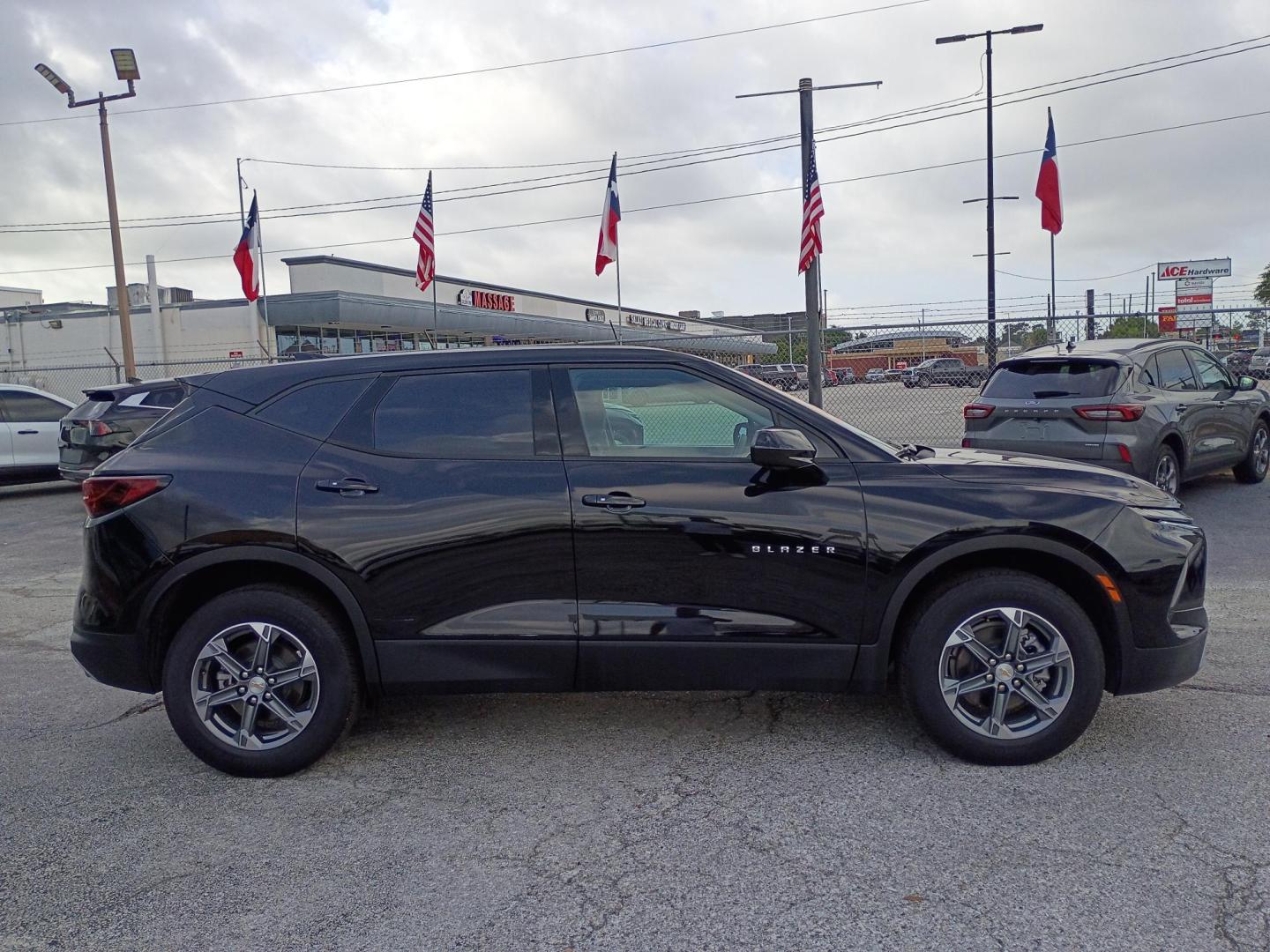2025 Black Chevrolet Blazer 2LT (3GNKBCR40SS) with an 2.0L L4 DOHC 16 TURBO engine, 9A transmission, located at 1842 Wirt Road, Houston, TX, 77055, (713) 973-3903, 29.805330, -95.484787- Photo#5
