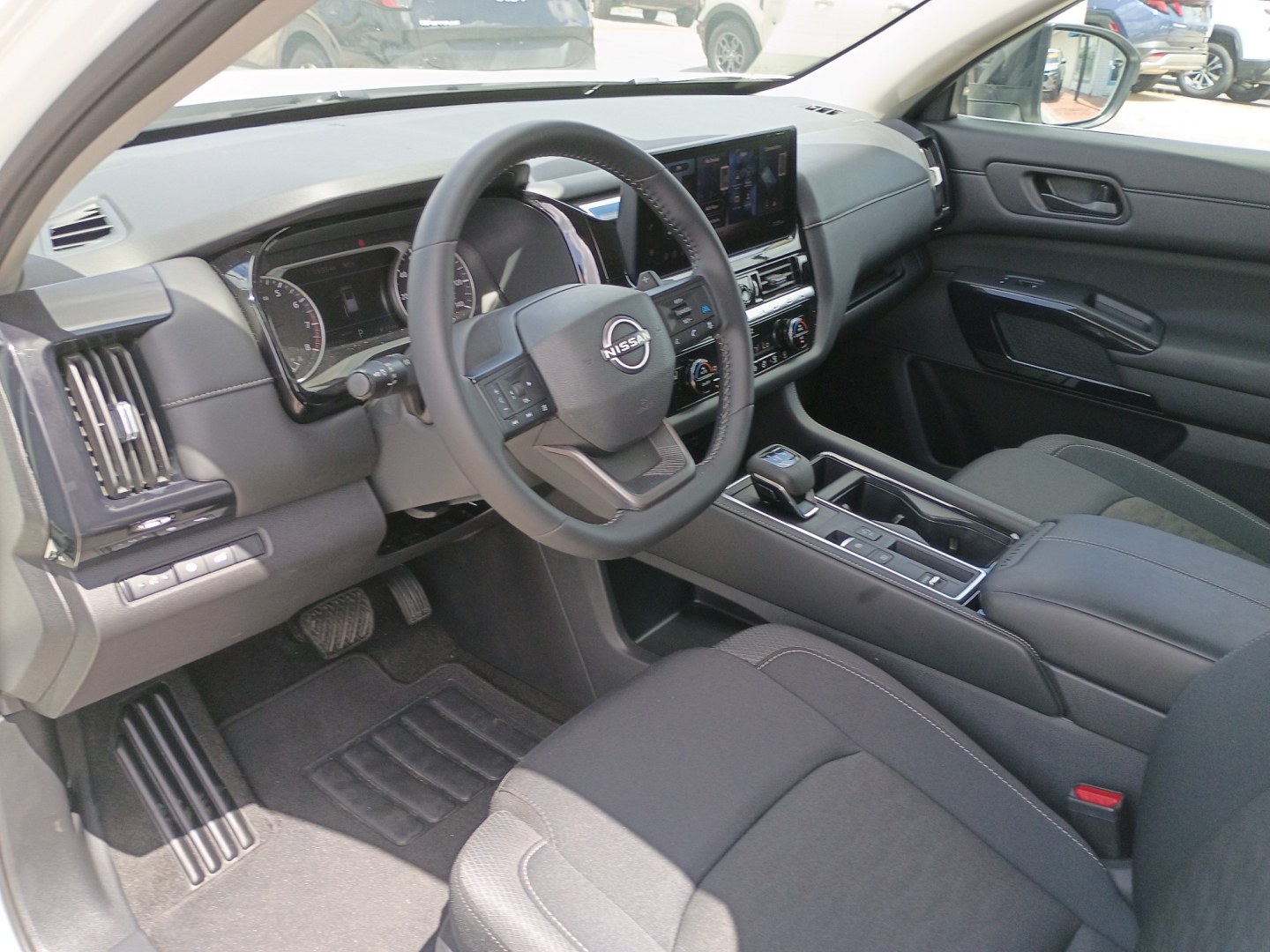 2026 White /Black NISSAN Pathfinder SV (5N1DR3BS8TC) , Automatic transmission, located at 1842 Wirt Road, Houston, TX, 77055, (713) 973-3903, 29.805330, -95.484787- Photo#8