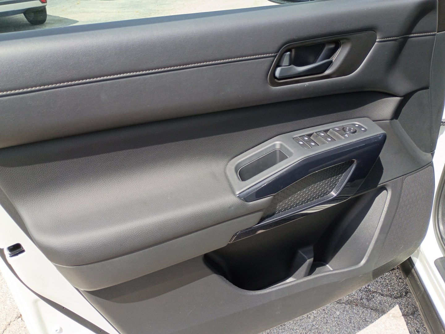 2026 White /Black NISSAN Pathfinder SV (5N1DR3BS8TC) , Automatic transmission, located at 1842 Wirt Road, Houston, TX, 77055, (713) 973-3903, 29.805330, -95.484787- Photo#9