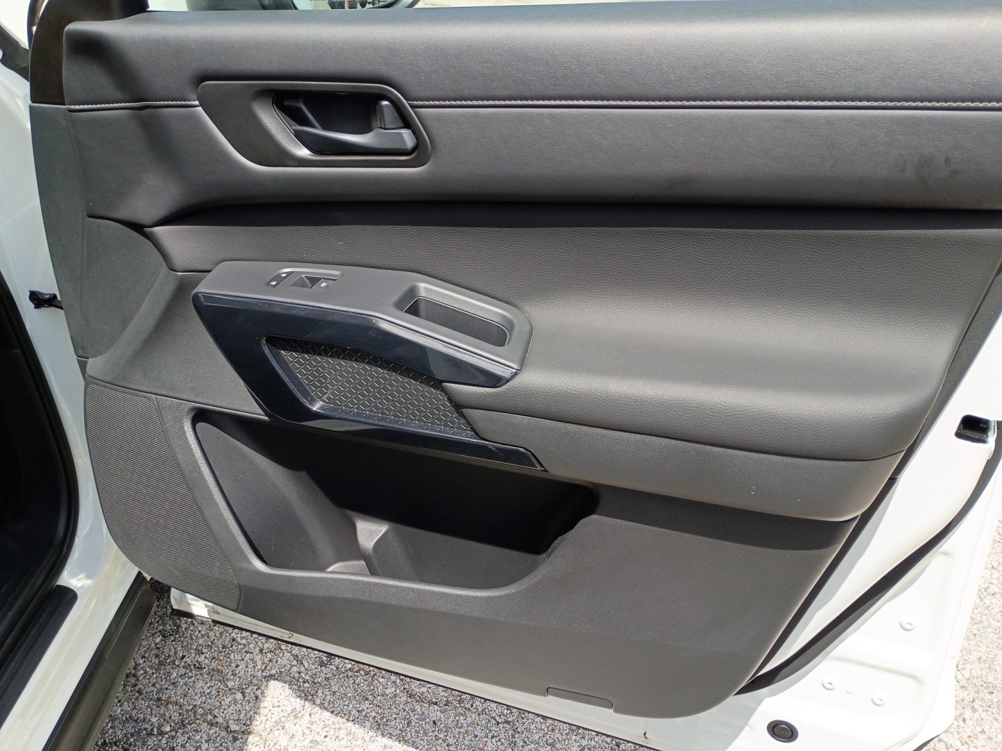 2026 White /Black NISSAN Pathfinder SV (5N1DR3BS8TC) , Automatic transmission, located at 1842 Wirt Road, Houston, TX, 77055, (713) 973-3903, 29.805330, -95.484787- Photo#13