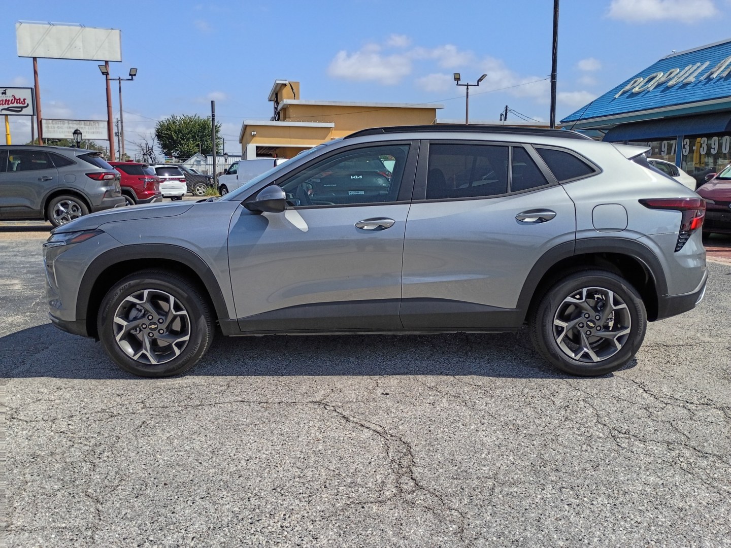 2025 Gray /Black Chevrolet Trax LT (KL77LHEP1SC) with an 1.2L L3 TURBO engine, 6A transmission, located at 1842 Wirt Road, Houston, TX, 77055, (713) 973-3903, 29.805330, -95.484787- Photo#1