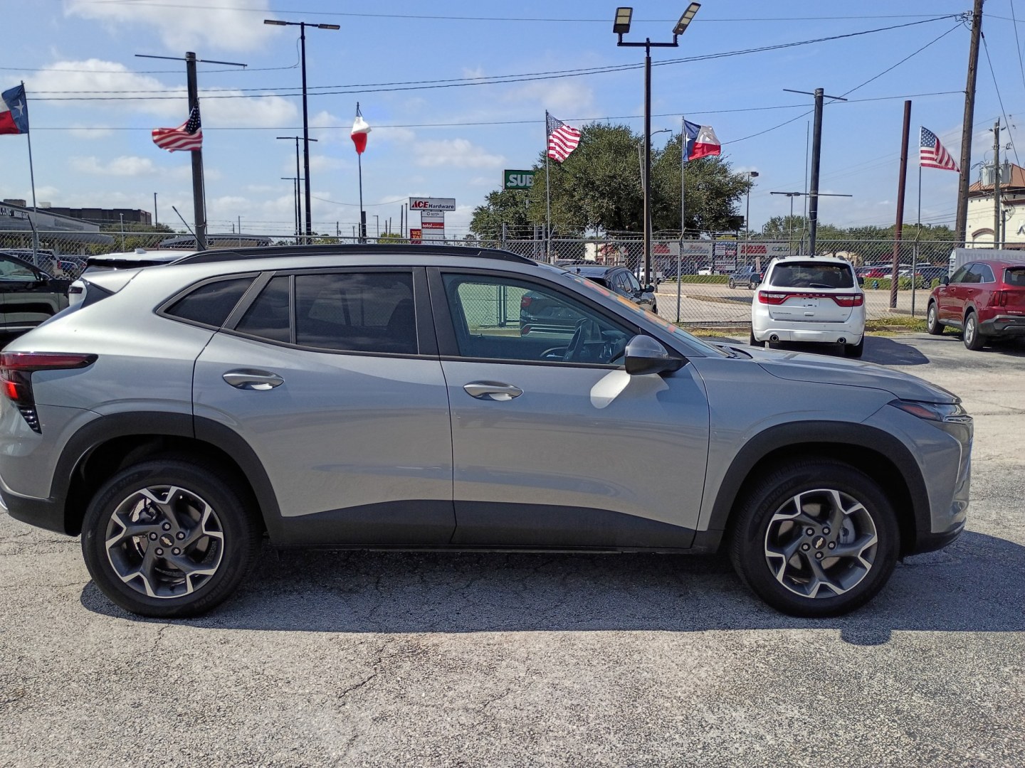 2025 Gray /Black Chevrolet Trax LT (KL77LHEP1SC) with an 1.2L L3 TURBO engine, 6A transmission, located at 1842 Wirt Road, Houston, TX, 77055, (713) 973-3903, 29.805330, -95.484787- Photo#5