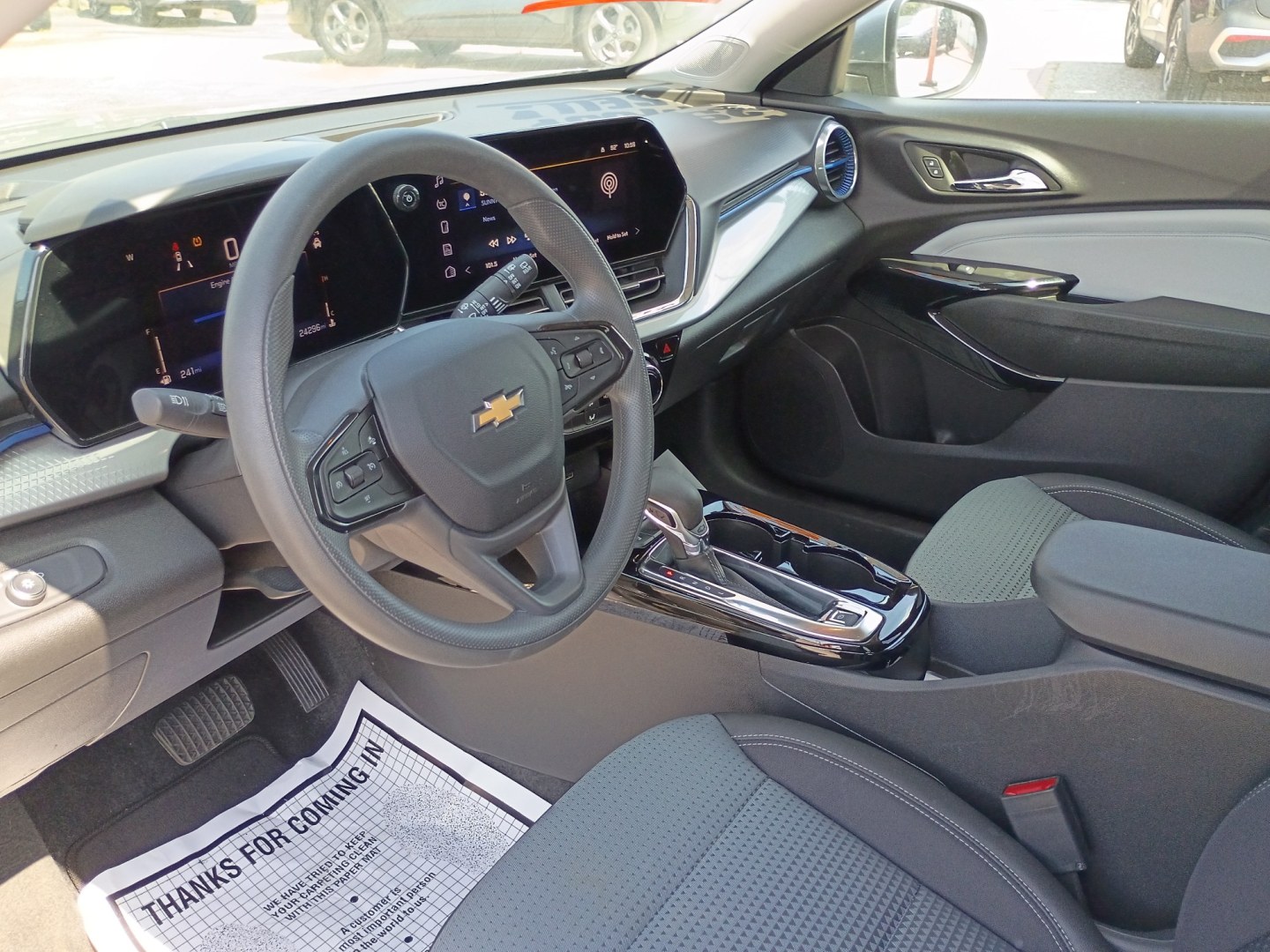2025 Gray /Black Chevrolet Trax LT (KL77LHEP1SC) with an 1.2L L3 TURBO engine, 6A transmission, located at 1842 Wirt Road, Houston, TX, 77055, (713) 973-3903, 29.805330, -95.484787- Photo#8