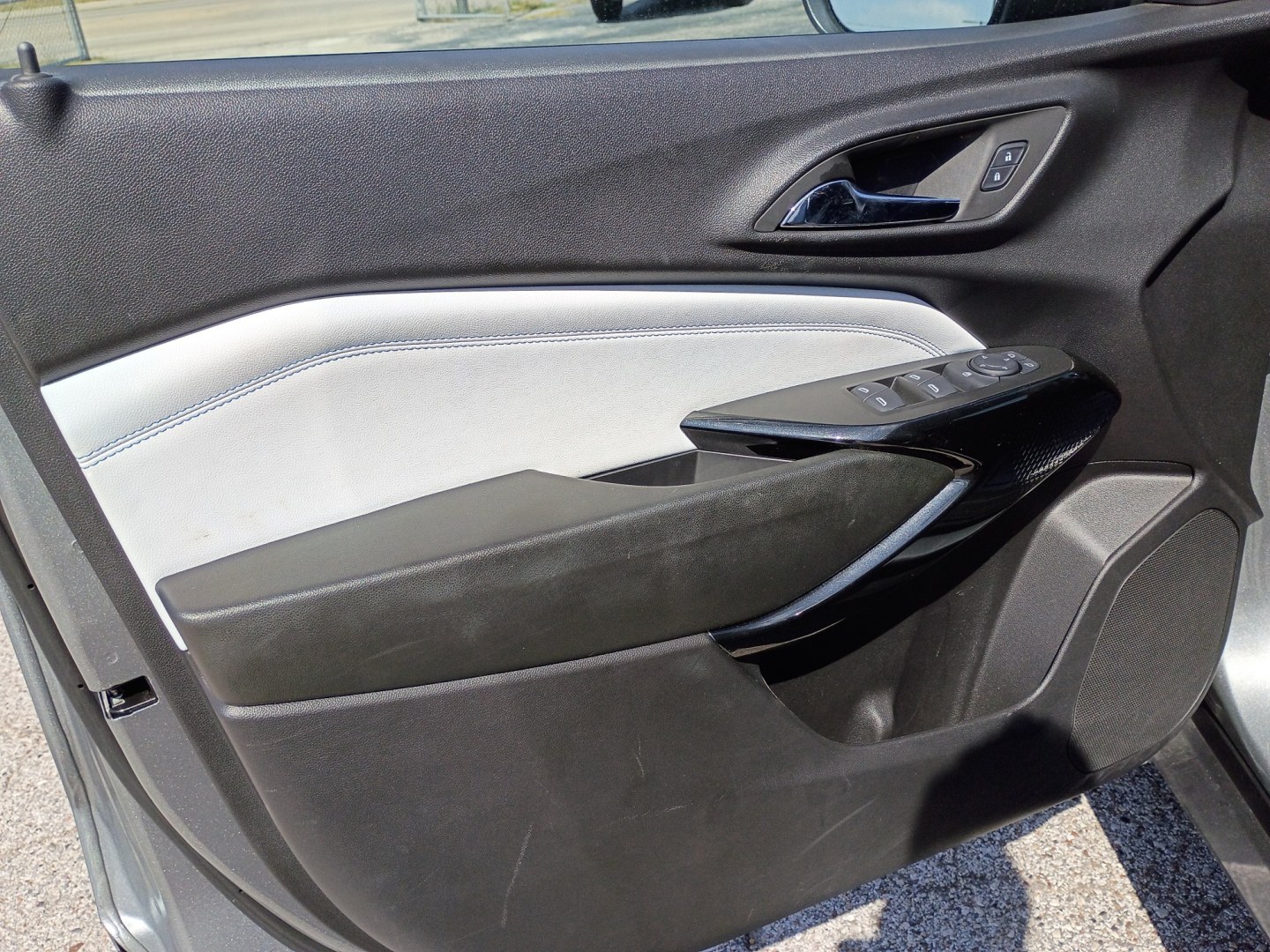 2025 Gray /Black Chevrolet Trax LT (KL77LHEP1SC) with an 1.2L L3 TURBO engine, 6A transmission, located at 1842 Wirt Road, Houston, TX, 77055, (713) 973-3903, 29.805330, -95.484787- Photo#9