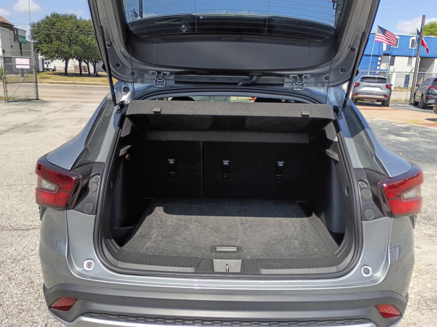 2025 Gray /Black Chevrolet Trax LT (KL77LHEP1SC) with an 1.2L L3 TURBO engine, 6A transmission, located at 1842 Wirt Road, Houston, TX, 77055, (713) 973-3903, 29.805330, -95.484787- Photo#17