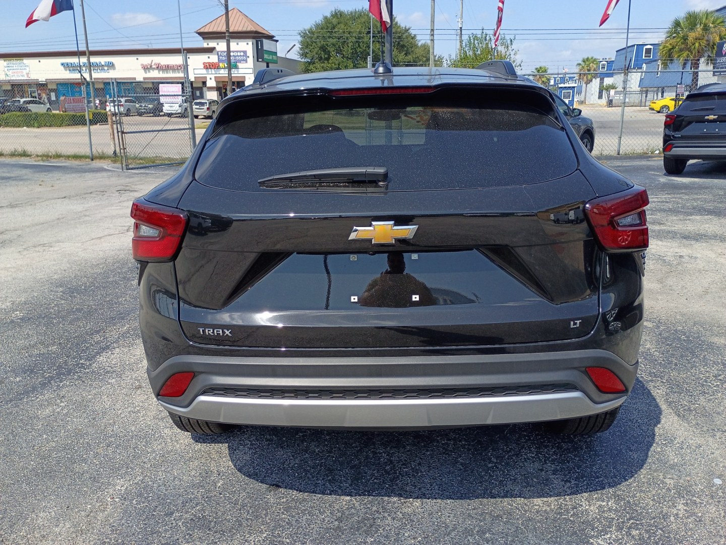 2026 Black /Black CHEVROLET Trax 1LT (KL77LHEP8TC) with an 1.2L L3 TURBO engine, 6A transmission, located at 1842 Wirt Road, Houston, TX, 77055, (713) 973-3903, 29.805330, -95.484787- Photo#3