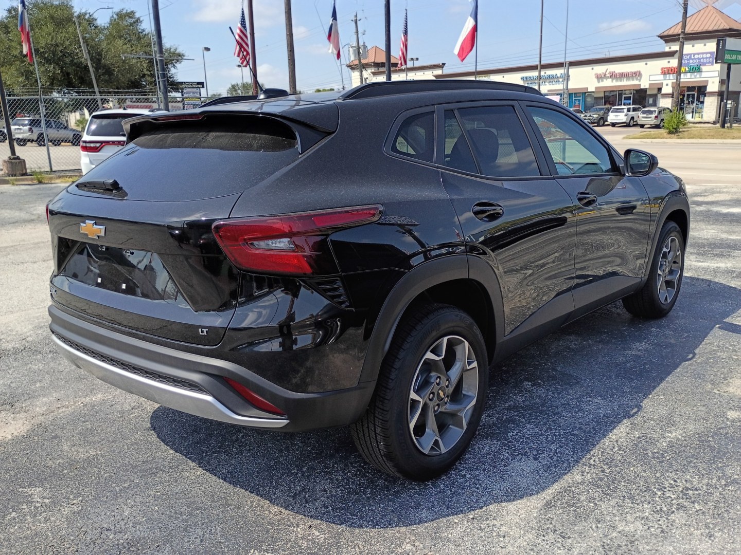 2026 Black /Black CHEVROLET Trax 1LT (KL77LHEP8TC) with an 1.2L L3 TURBO engine, 6A transmission, located at 1842 Wirt Road, Houston, TX, 77055, (713) 973-3903, 29.805330, -95.484787- Photo#4