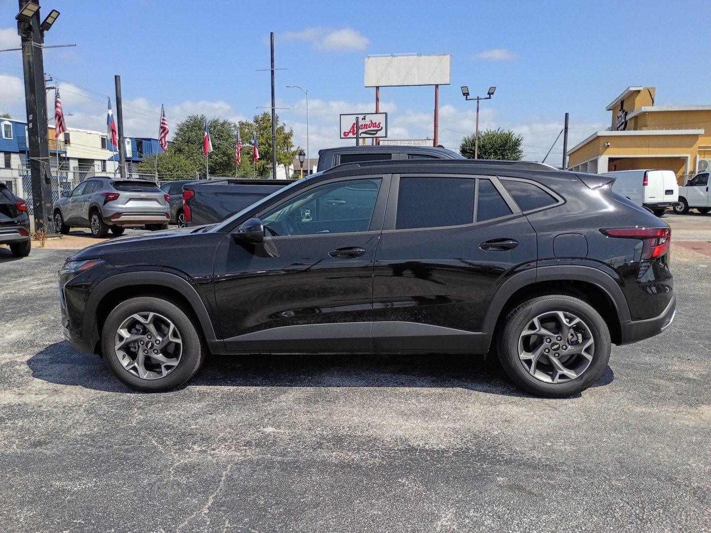 2026 Black /Black CHEVROLET Trax 1LT (KL77LHEP8TC) with an 1.2L L3 TURBO engine, 6A transmission, located at 1842 Wirt Road, Houston, TX, 77055, (713) 973-3903, 29.805330, -95.484787- Photo#1
