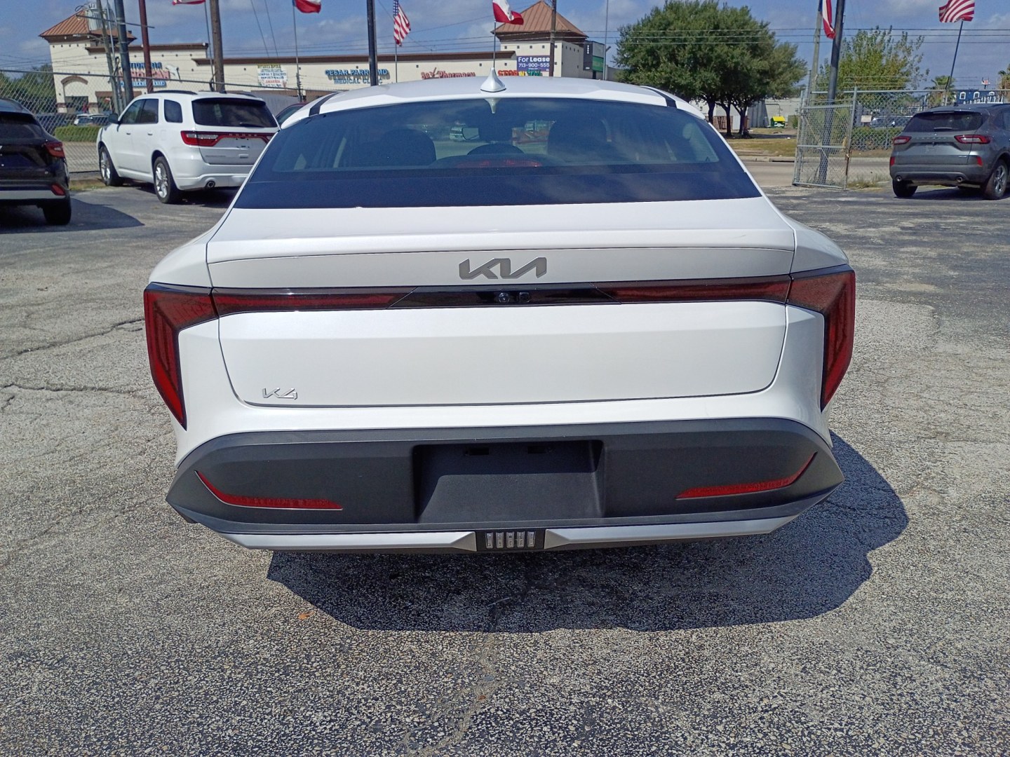 2025 White /Black Kia K4 LX (3KPFT4DE8SE) with an 2.0L L4 DOHC 16V engine, CVT transmission, located at 1842 Wirt Road, Houston, TX, 77055, (713) 973-3903, 29.805330, -95.484787- Photo#3