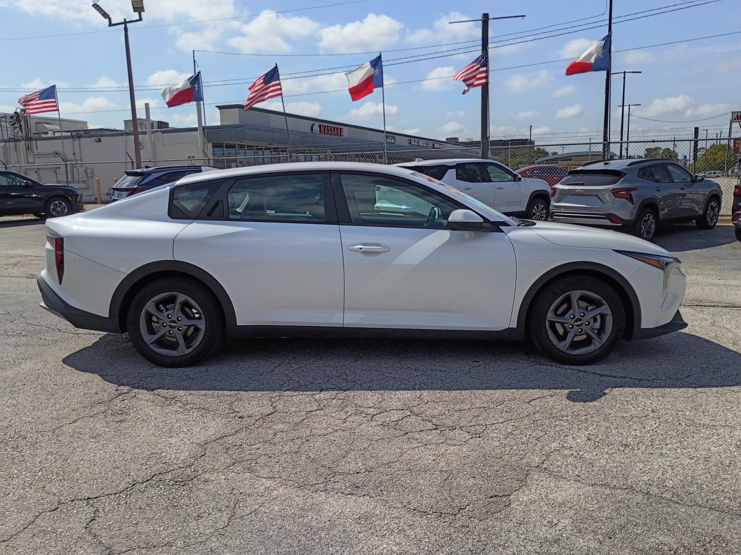 2025 White /Black Kia K4 LX (3KPFT4DE8SE) with an 2.0L L4 DOHC 16V engine, CVT transmission, located at 1842 Wirt Road, Houston, TX, 77055, (713) 973-3903, 29.805330, -95.484787- Photo#5