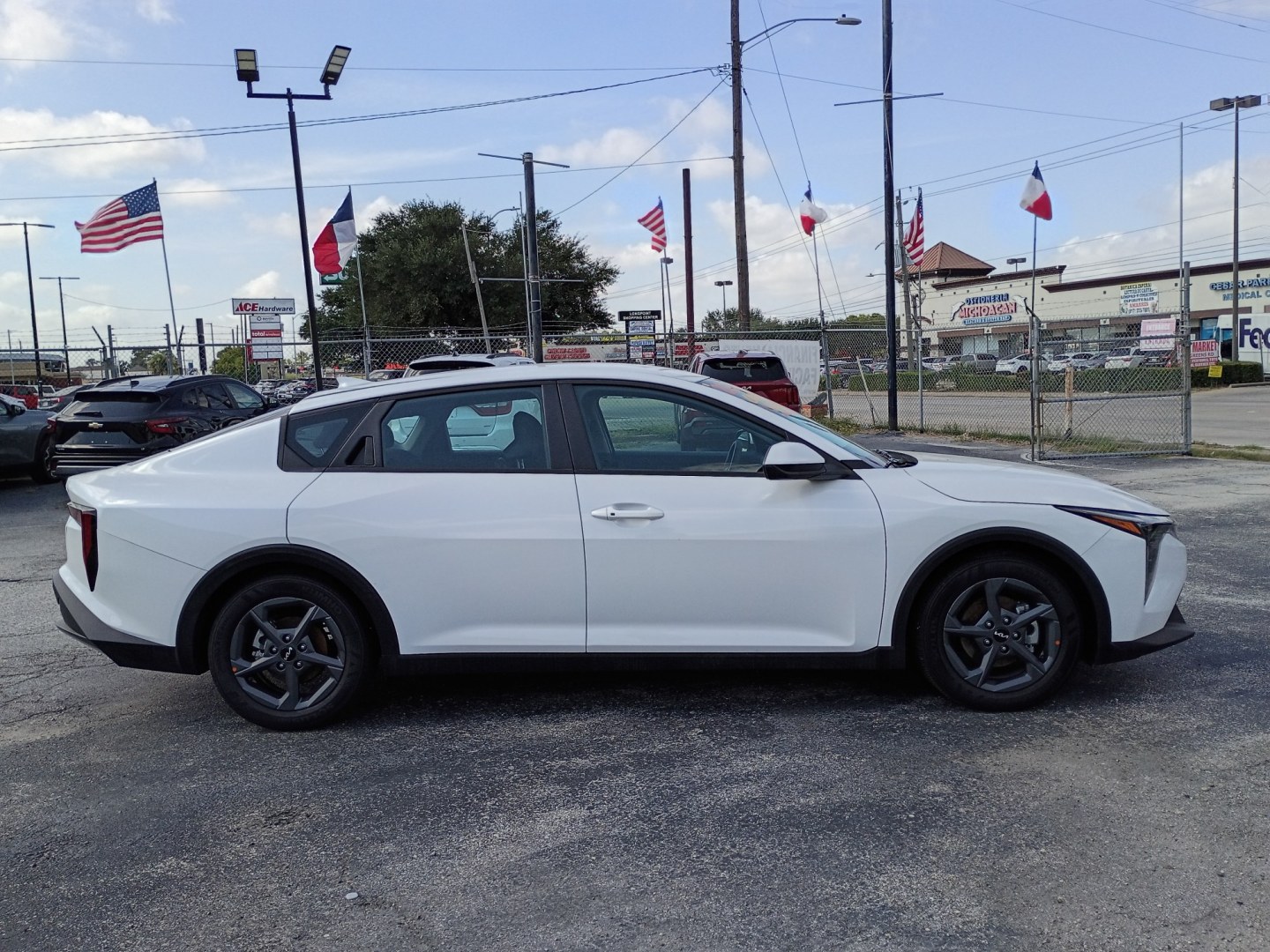 2026 White /Black KIA K4 LX, LXS (3KPFT4DE2TE) , located at 1842 Wirt Road, Houston, TX, 77055, (713) 973-3903, 29.805330, -95.484787- Photo#5