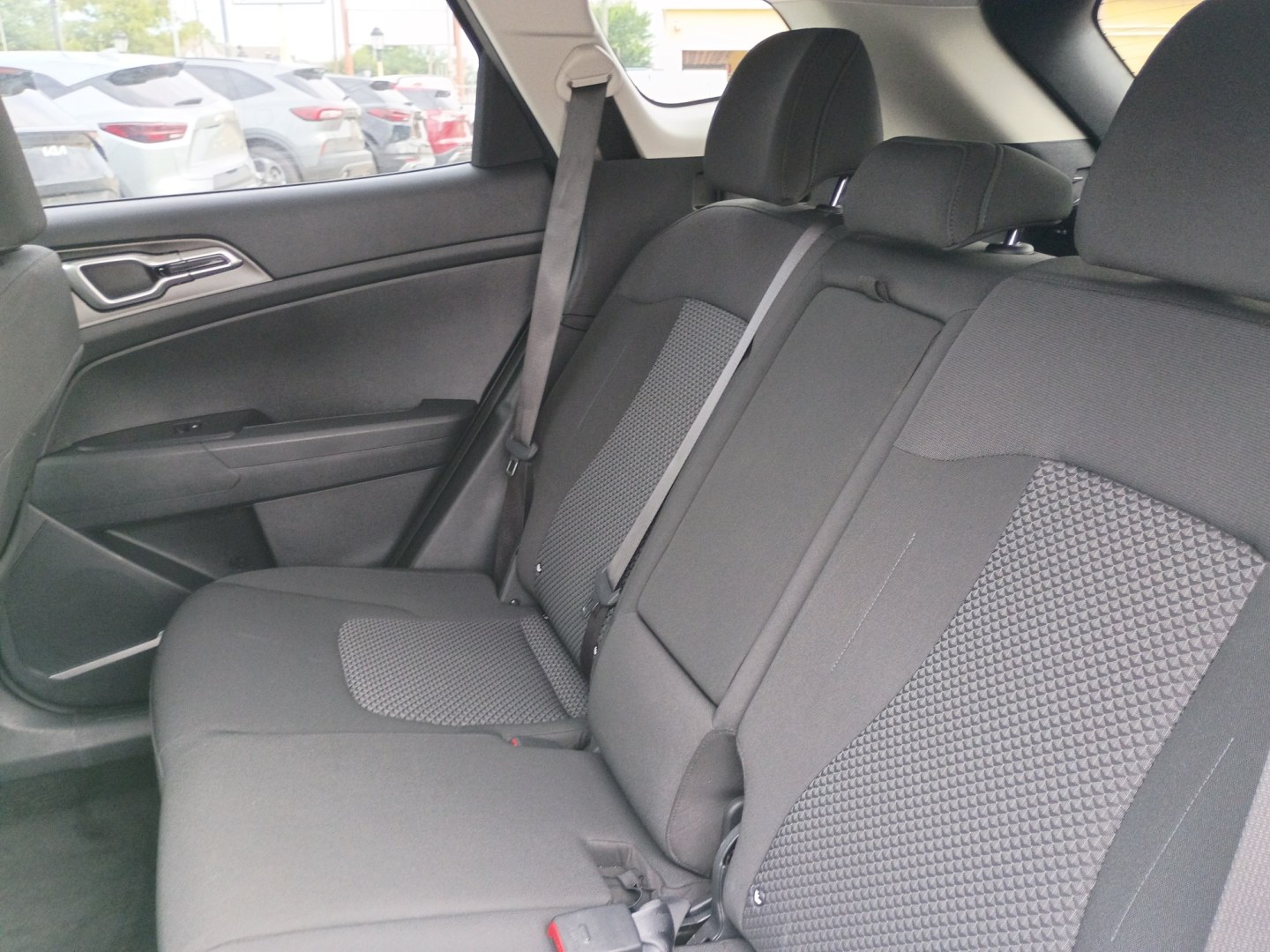 2026 White /Black Kia Sportage LX (5XYK23DF4TG) with an 2.5L V6 DOHC 24V engine, 8A transmission, located at 1842 Wirt Road, Houston, TX, 77055, (713) 973-3903, 29.805330, -95.484787- Photo#10