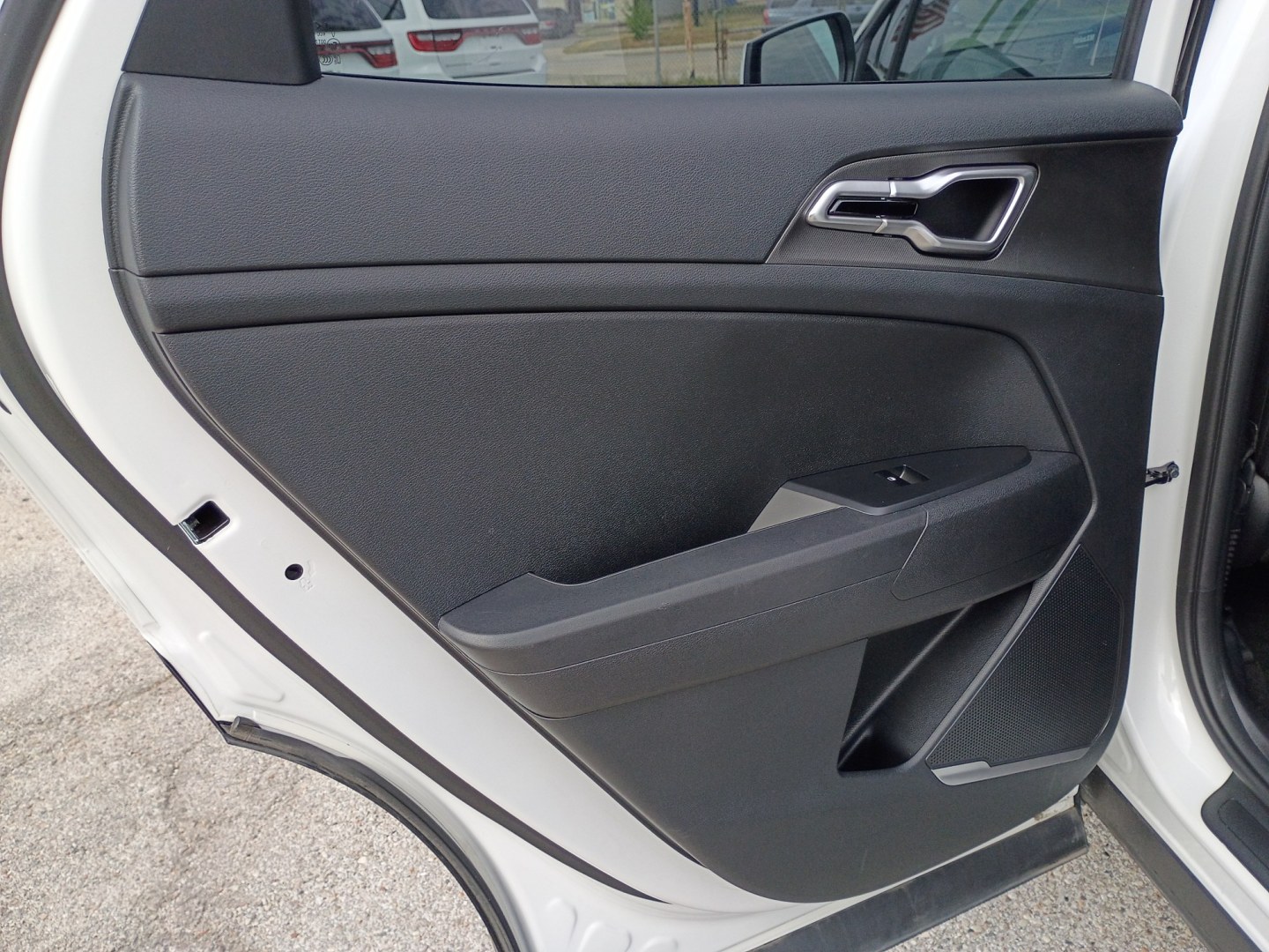 2026 White /Black Kia Sportage LX (5XYK23DF4TG) with an 2.5L V6 DOHC 24V engine, 8A transmission, located at 1842 Wirt Road, Houston, TX, 77055, (713) 973-3903, 29.805330, -95.484787- Photo#11