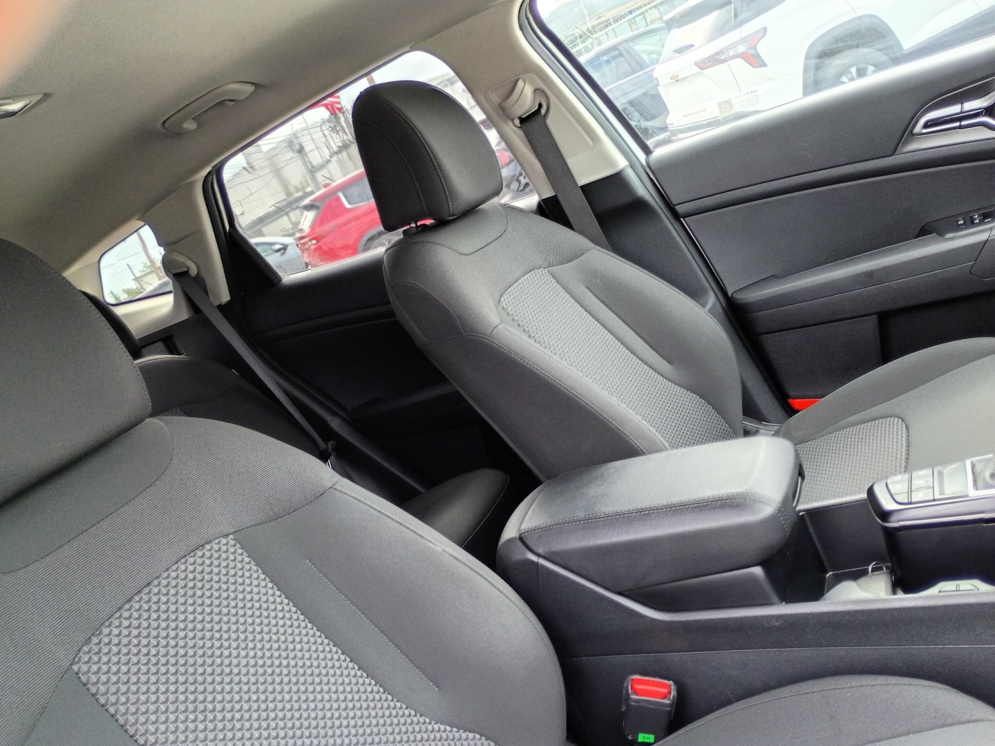 2026 White /Black Kia Sportage LX (5XYK23DF4TG) with an 2.5L V6 DOHC 24V engine, 8A transmission, located at 1842 Wirt Road, Houston, TX, 77055, (713) 973-3903, 29.805330, -95.484787- Photo#12