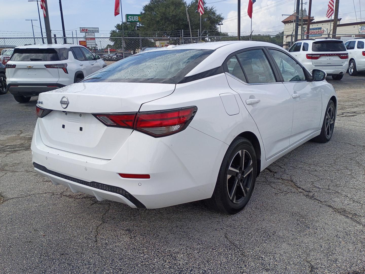 2025 White /Black Nissan Sentra SV (3N1AB8CV1SY) with an 1.8L L4 SFI DOHC 16V engine, CVT transmission, located at 1842 Wirt Road, Houston, TX, 77055, (713) 973-3903, 29.805330, -95.484787- Photo#4
