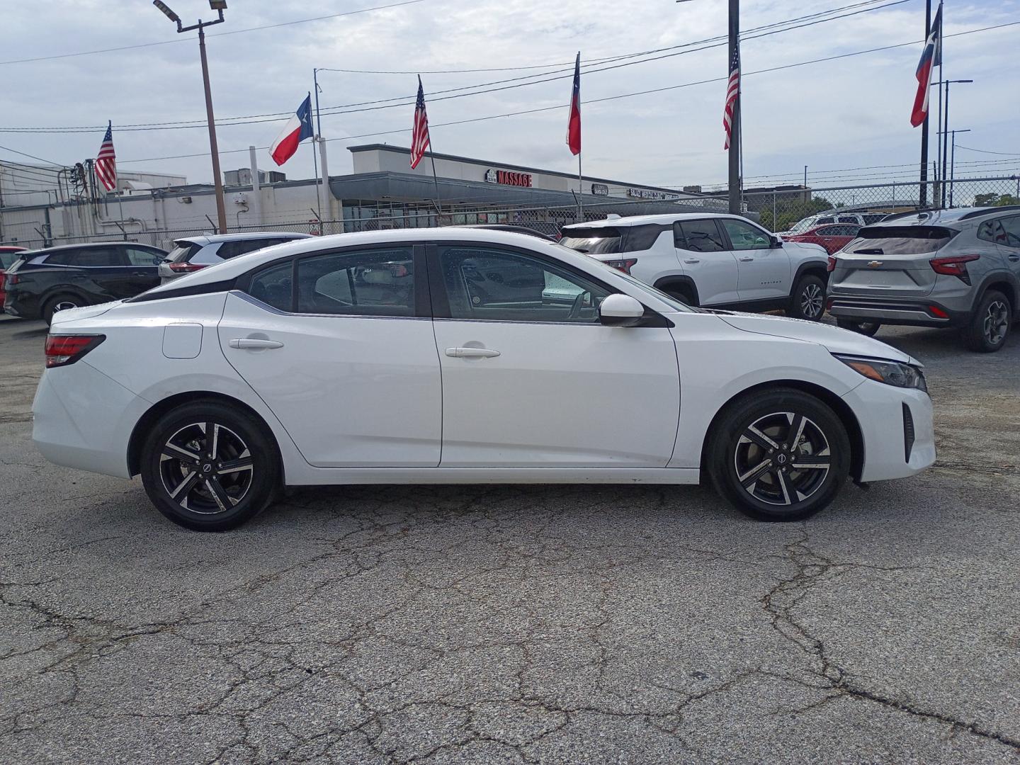 2025 White /Black Nissan Sentra SV (3N1AB8CV1SY) with an 1.8L L4 SFI DOHC 16V engine, CVT transmission, located at 1842 Wirt Road, Houston, TX, 77055, (713) 973-3903, 29.805330, -95.484787- Photo#5