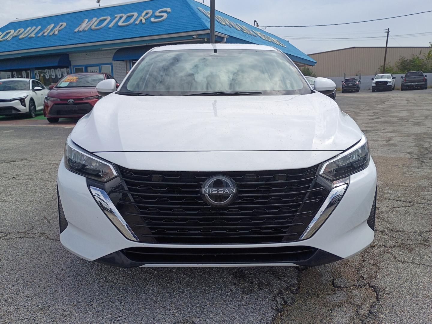 2025 White /Black Nissan Sentra SV (3N1AB8CV1SY) with an 1.8L L4 SFI DOHC 16V engine, CVT transmission, located at 1842 Wirt Road, Houston, TX, 77055, (713) 973-3903, 29.805330, -95.484787- Photo#7