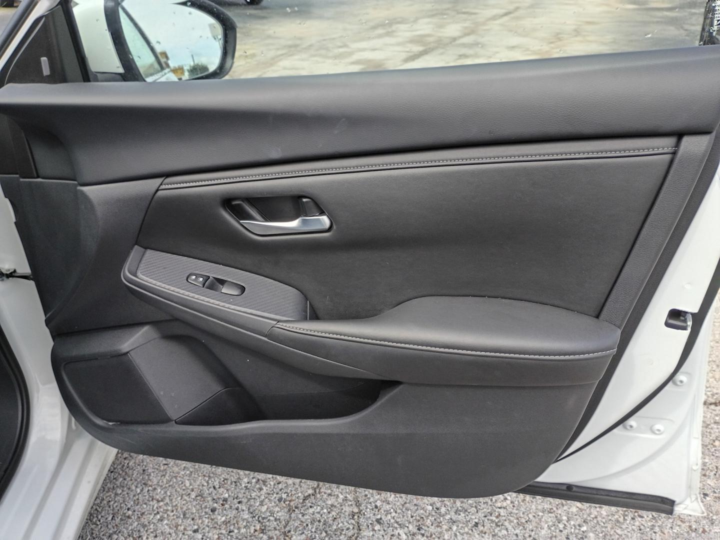 2025 White /Black Nissan Sentra SV (3N1AB8CV1SY) with an 1.8L L4 SFI DOHC 16V engine, CVT transmission, located at 1842 Wirt Road, Houston, TX, 77055, (713) 973-3903, 29.805330, -95.484787- Photo#12