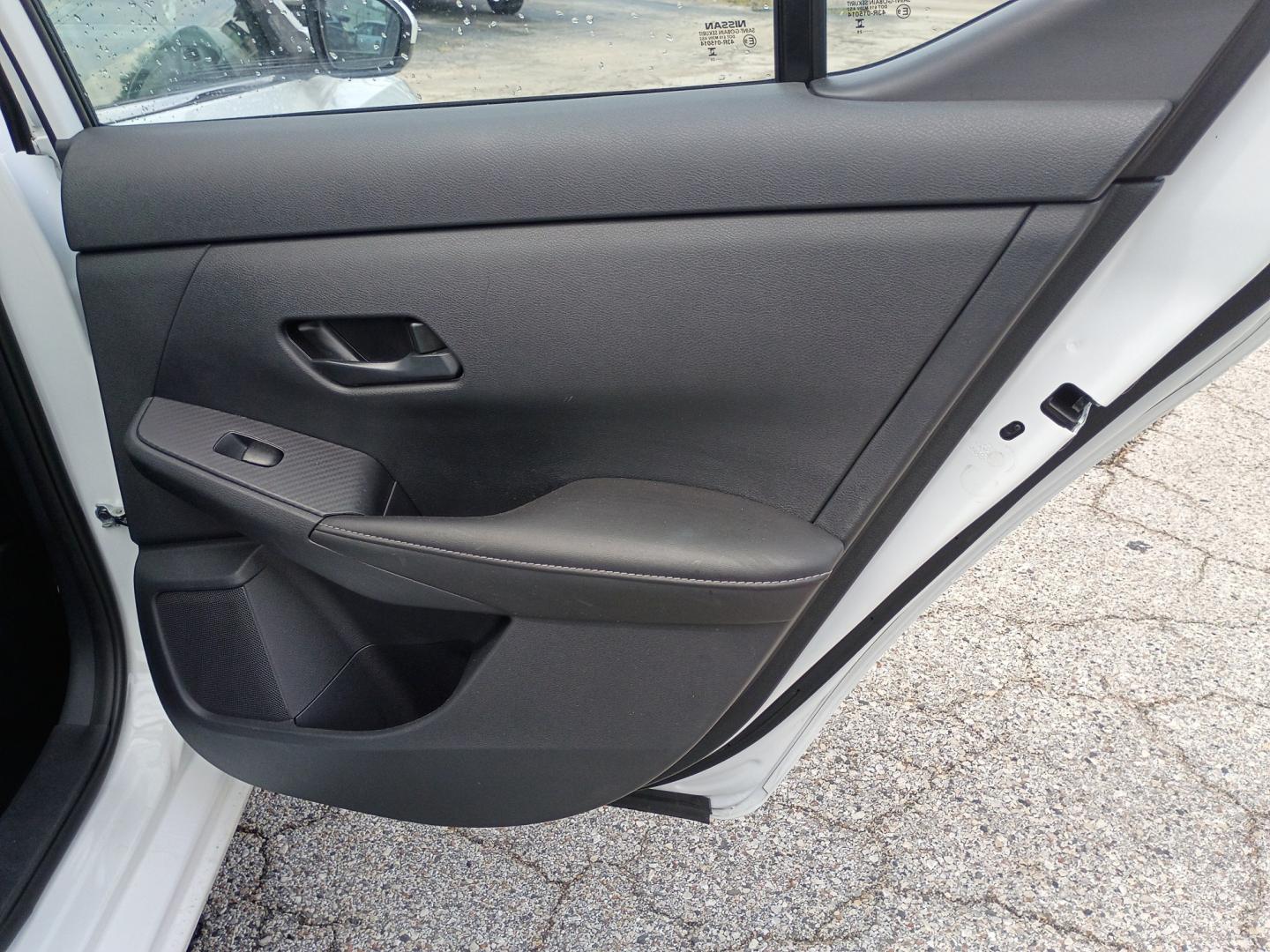 2025 White /Black Nissan Sentra SV (3N1AB8CV1SY) with an 1.8L L4 SFI DOHC 16V engine, CVT transmission, located at 1842 Wirt Road, Houston, TX, 77055, (713) 973-3903, 29.805330, -95.484787- Photo#14
