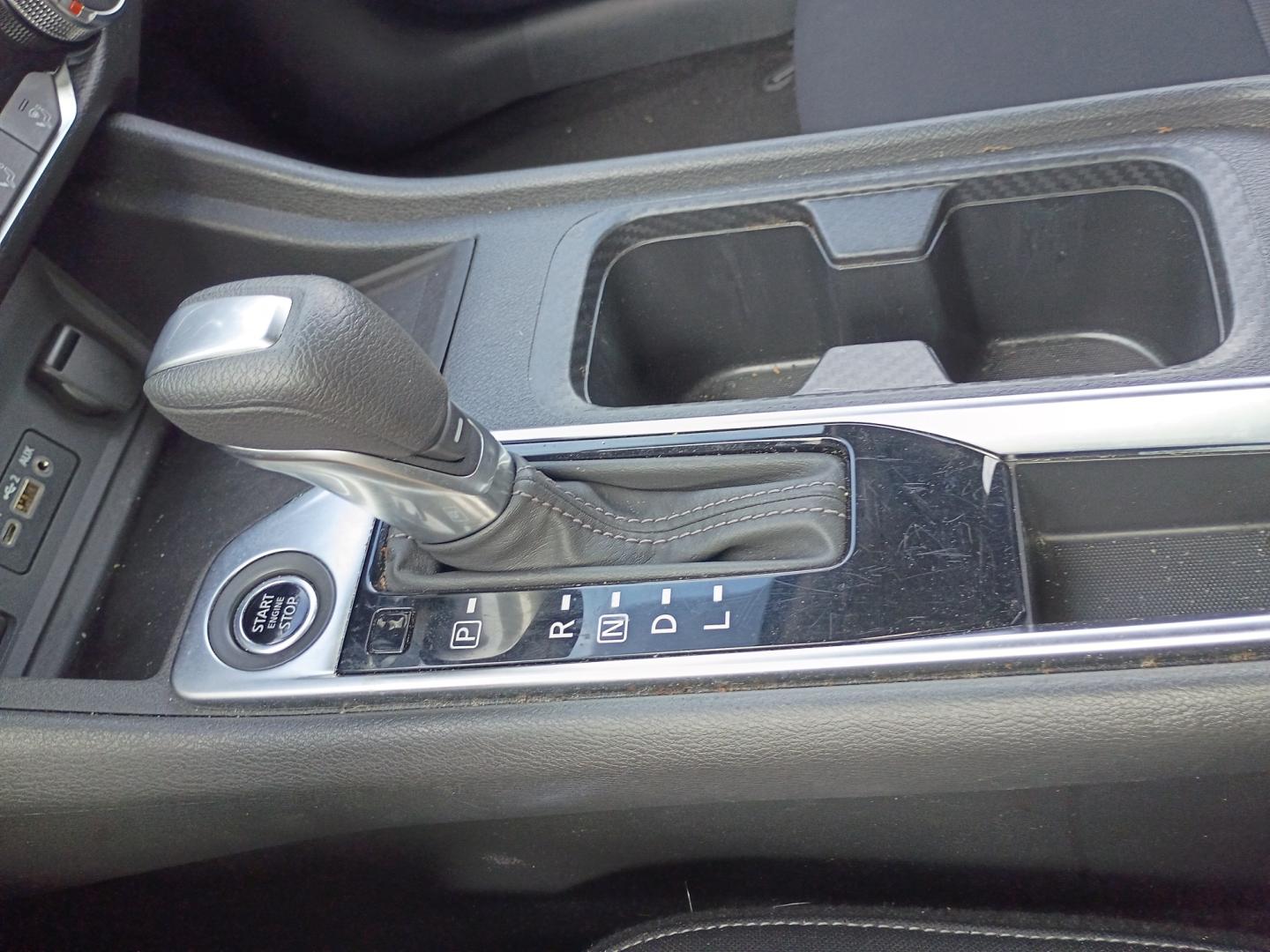 2025 White /Black Nissan Sentra SV (3N1AB8CV1SY) with an 1.8L L4 SFI DOHC 16V engine, CVT transmission, located at 1842 Wirt Road, Houston, TX, 77055, (713) 973-3903, 29.805330, -95.484787- Photo#21