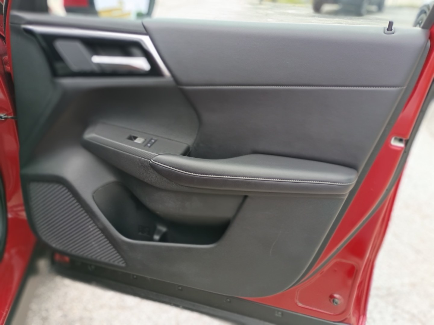 2024 MAROON /Black Mitsubishi Outlander SE 2WD (JA4J3VA85RZ) with an 2.4L L4 DOHC 16V engine, CVT transmission, located at 1842 Wirt Road, Houston, TX, 77055, (713) 973-3903, 29.805330, -95.484787- Photo#9