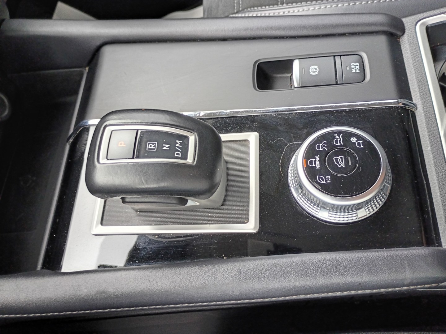 2024 MAROON /Black Mitsubishi Outlander SE 2WD (JA4J3VA85RZ) with an 2.4L L4 DOHC 16V engine, CVT transmission, located at 1842 Wirt Road, Houston, TX, 77055, (713) 973-3903, 29.805330, -95.484787- Photo#19