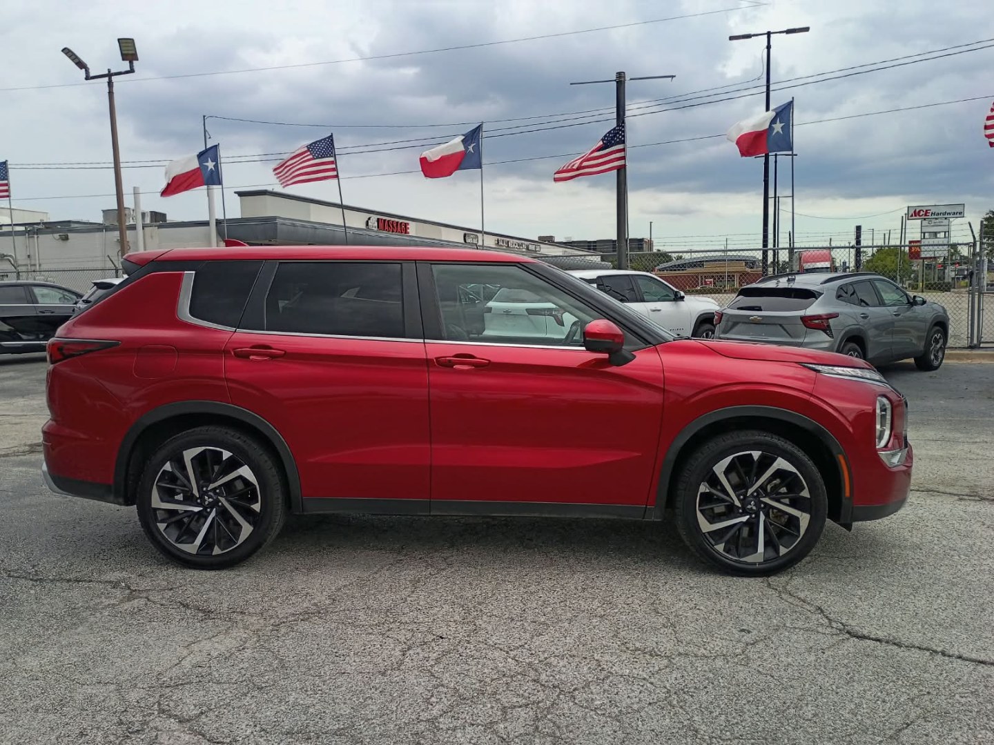 2024 MAROON /Black Mitsubishi Outlander SE 2WD (JA4J3VA85RZ) with an 2.4L L4 DOHC 16V engine, CVT transmission, located at 1842 Wirt Road, Houston, TX, 77055, (713) 973-3903, 29.805330, -95.484787- Photo#5
