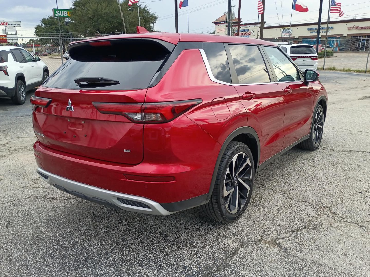 2024 MAROON /Black Mitsubishi Outlander SE 2WD (JA4J3VA85RZ) with an 2.4L L4 DOHC 16V engine, CVT transmission, located at 1842 Wirt Road, Houston, TX, 77055, (713) 973-3903, 29.805330, -95.484787- Photo#4