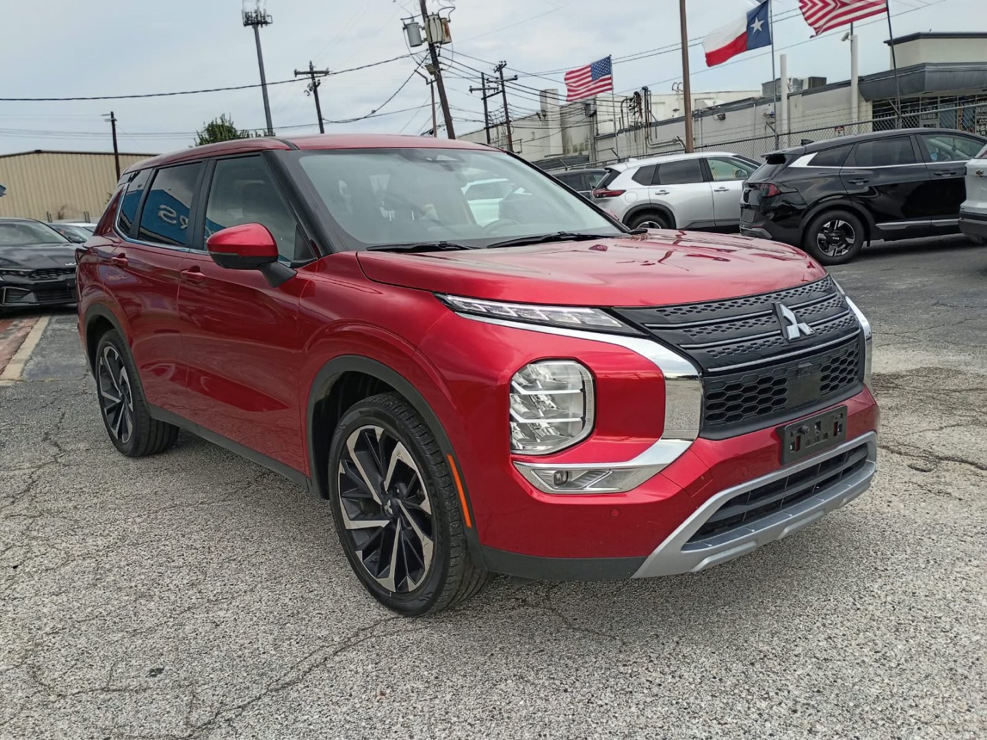 2024 MAROON /Black Mitsubishi Outlander SE 2WD (JA4J3VA85RZ) with an 2.4L L4 DOHC 16V engine, CVT transmission, located at 1842 Wirt Road, Houston, TX, 77055, (713) 973-3903, 29.805330, -95.484787- Photo#6