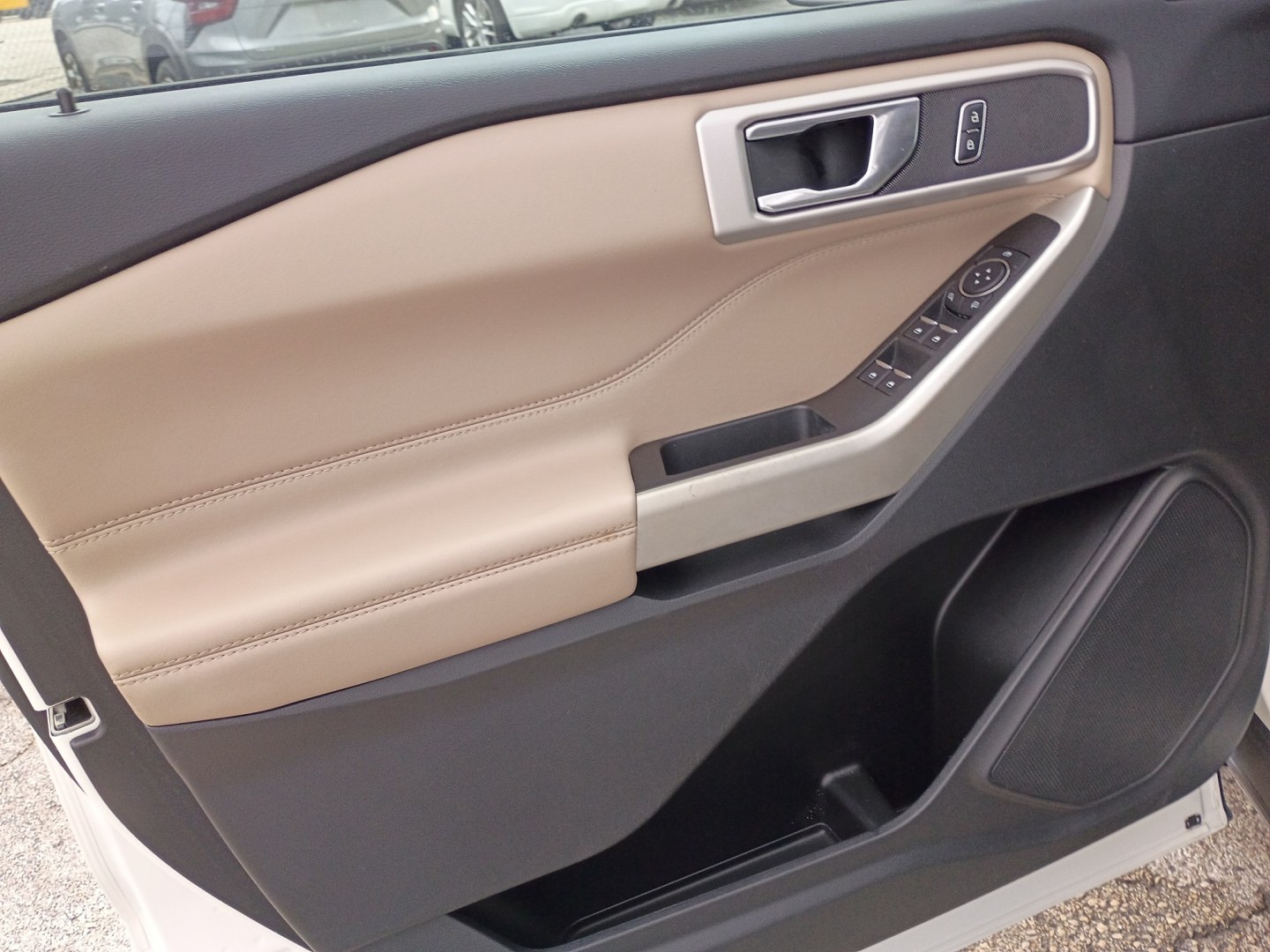 2022 White /BEIGE Ford Explorer XLT (1FMSK7DH8NG) with an 2.3L L4 DOHC 16V engine, 10A transmission, located at 1842 Wirt Road, Houston, TX, 77055, (713) 973-3903, 29.805330, -95.484787- Photo#9