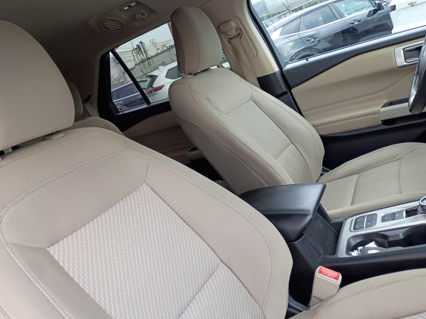 2022 White /BEIGE Ford Explorer XLT (1FMSK7DH8NG) with an 2.3L L4 DOHC 16V engine, 10A transmission, located at 1842 Wirt Road, Houston, TX, 77055, (713) 973-3903, 29.805330, -95.484787- Photo#13