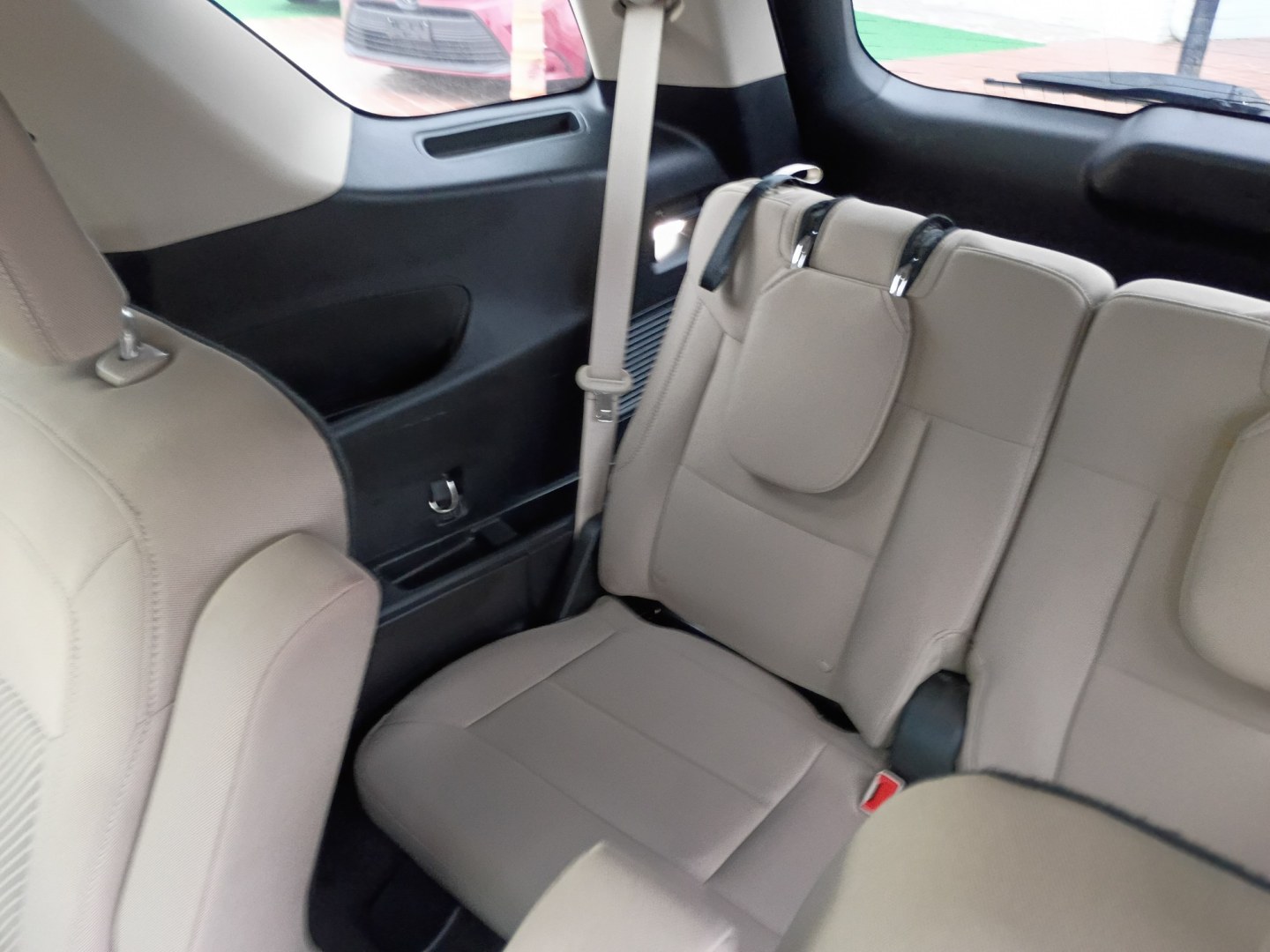 2022 White /BEIGE Ford Explorer XLT (1FMSK7DH8NG) with an 2.3L L4 DOHC 16V engine, 10A transmission, located at 1842 Wirt Road, Houston, TX, 77055, (713) 973-3903, 29.805330, -95.484787- Photo#12