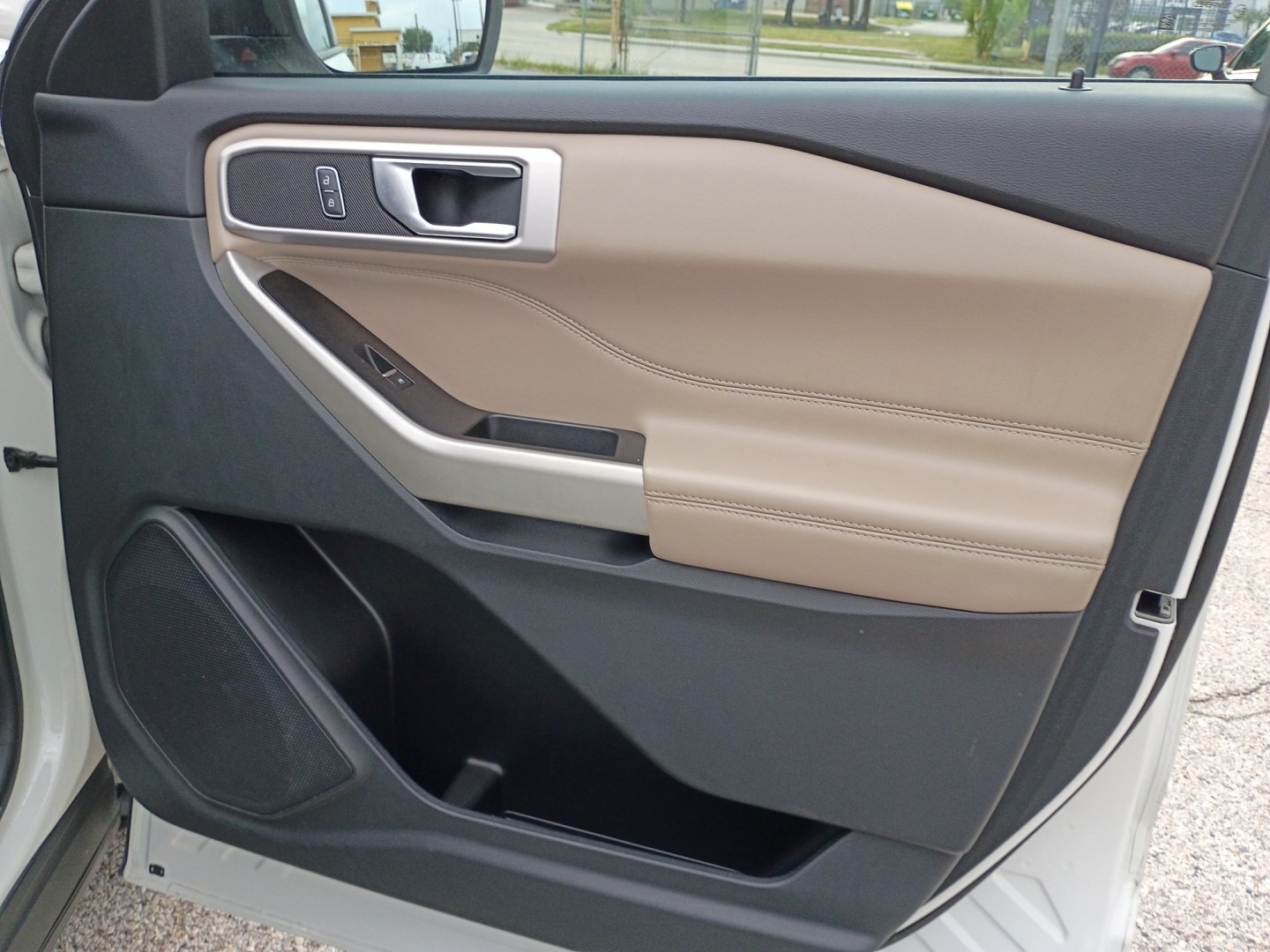 2022 White /BEIGE Ford Explorer XLT (1FMSK7DH8NG) with an 2.3L L4 DOHC 16V engine, 10A transmission, located at 1842 Wirt Road, Houston, TX, 77055, (713) 973-3903, 29.805330, -95.484787- Photo#14