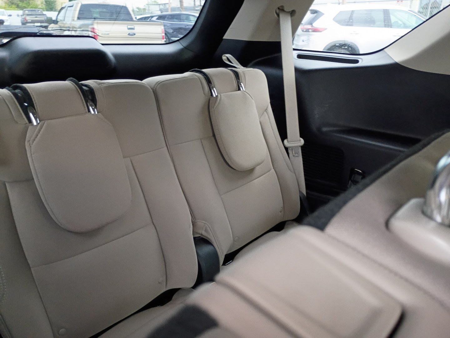 2022 White /BEIGE Ford Explorer XLT (1FMSK7DH8NG) with an 2.3L L4 DOHC 16V engine, 10A transmission, located at 1842 Wirt Road, Houston, TX, 77055, (713) 973-3903, 29.805330, -95.484787- Photo#16