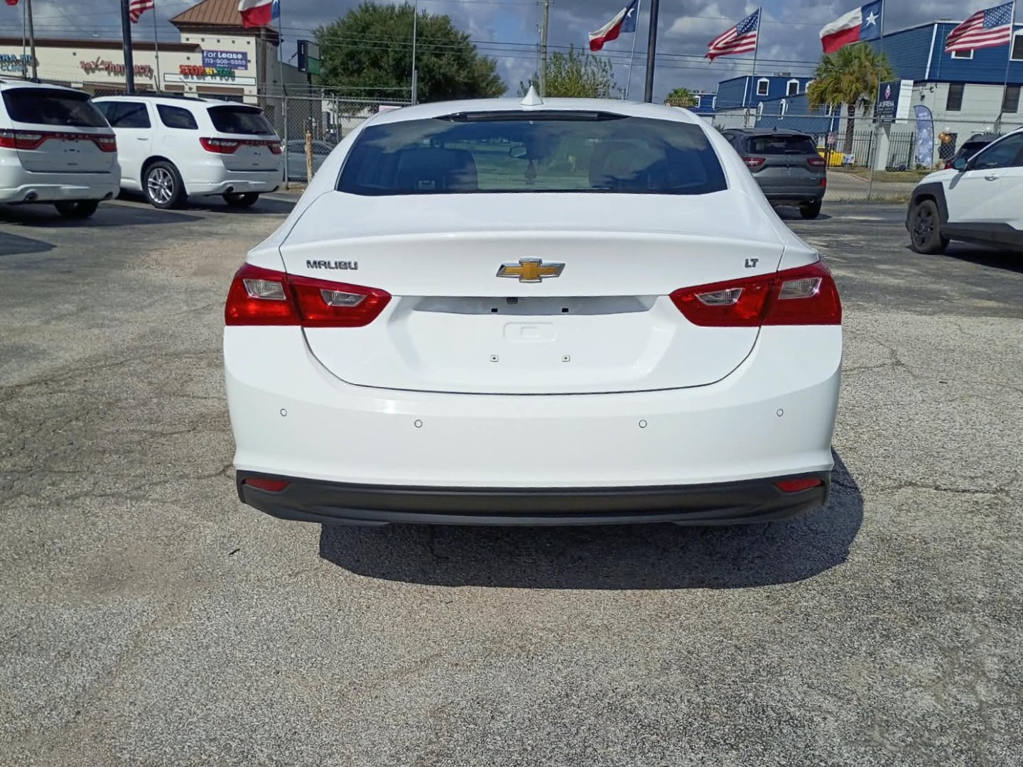 2025 White /Black Chevrolet Malibu 1LT (1G1ZD5ST5SF) with an 1.5L L4 DOHC 16V engine, 6A transmission, located at 1842 Wirt Road, Houston, TX, 77055, (713) 973-3903, 29.805330, -95.484787- Photo#3