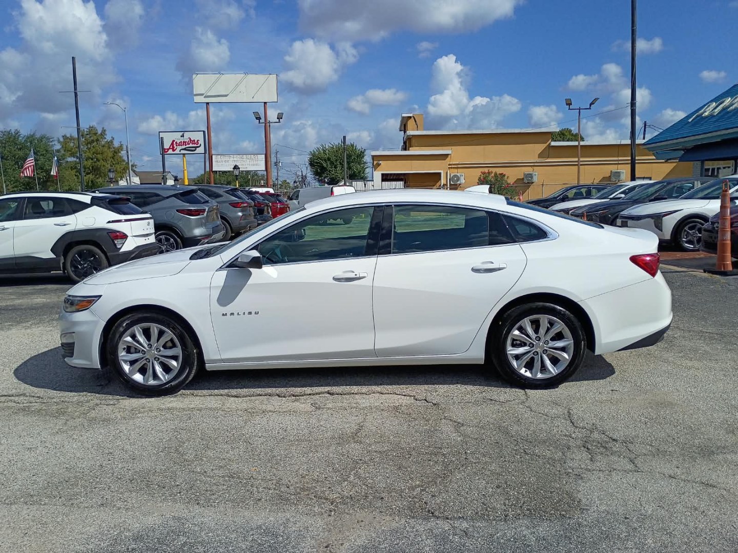 2025 White /Black Chevrolet Malibu 1LT (1G1ZD5ST5SF) with an 1.5L L4 DOHC 16V engine, 6A transmission, located at 1842 Wirt Road, Houston, TX, 77055, (713) 973-3903, 29.805330, -95.484787- Photo#2