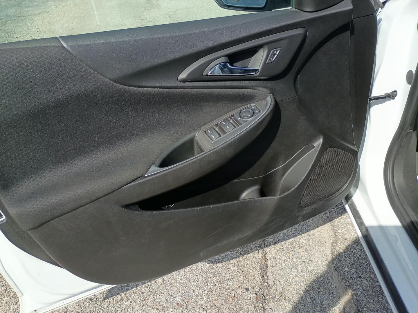 2025 White /Black Chevrolet Malibu 1LT (1G1ZD5ST5SF) with an 1.5L L4 DOHC 16V engine, 6A transmission, located at 1842 Wirt Road, Houston, TX, 77055, (713) 973-3903, 29.805330, -95.484787- Photo#8