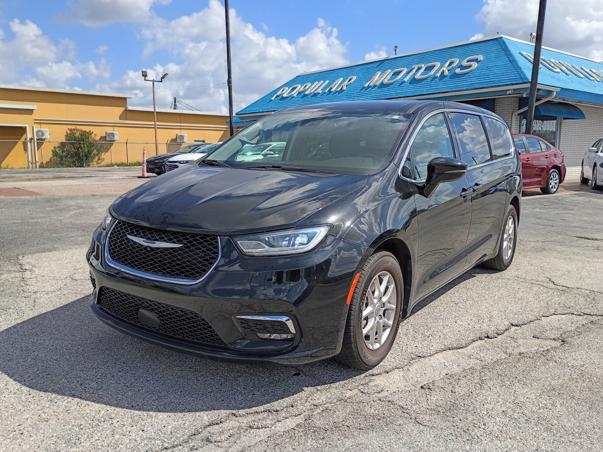 photo of 2024 Chrysler Pacifica Touring L