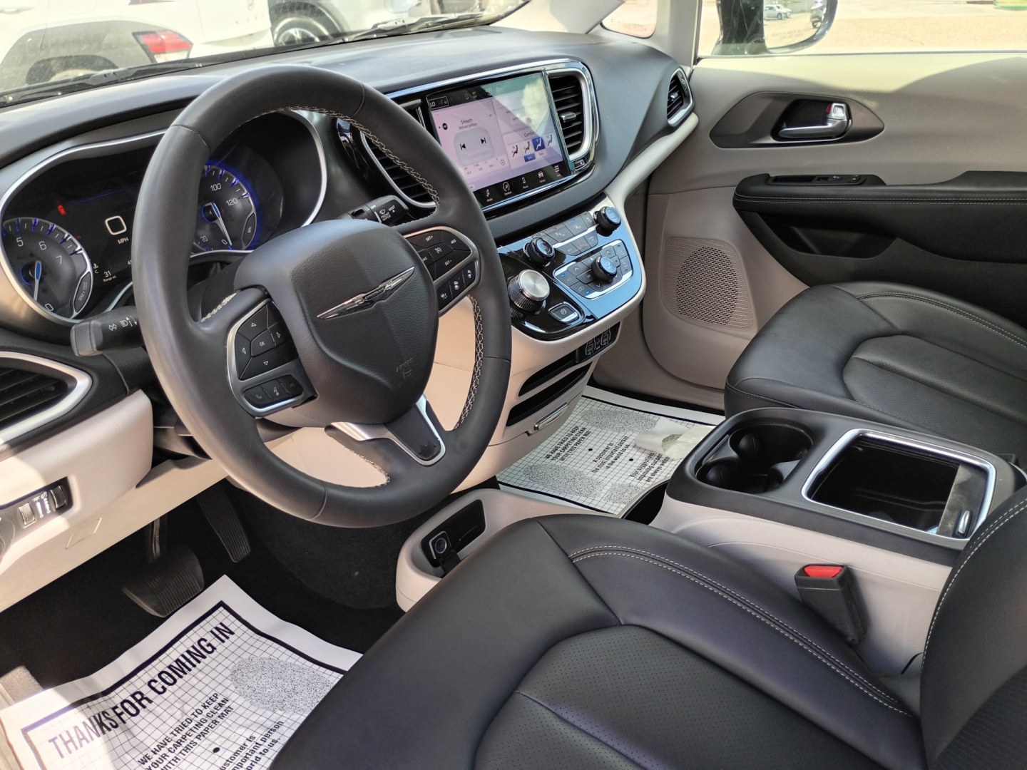 2024 Black /BEIGE Chrysler Pacifica Touring L (2C4RC1BG3RR) with an 3.6L V6 DOHC 24V engine, 9A transmission, located at 1842 Wirt Road, Houston, TX, 77055, (713) 973-3903, 29.805330, -95.484787- Photo#8