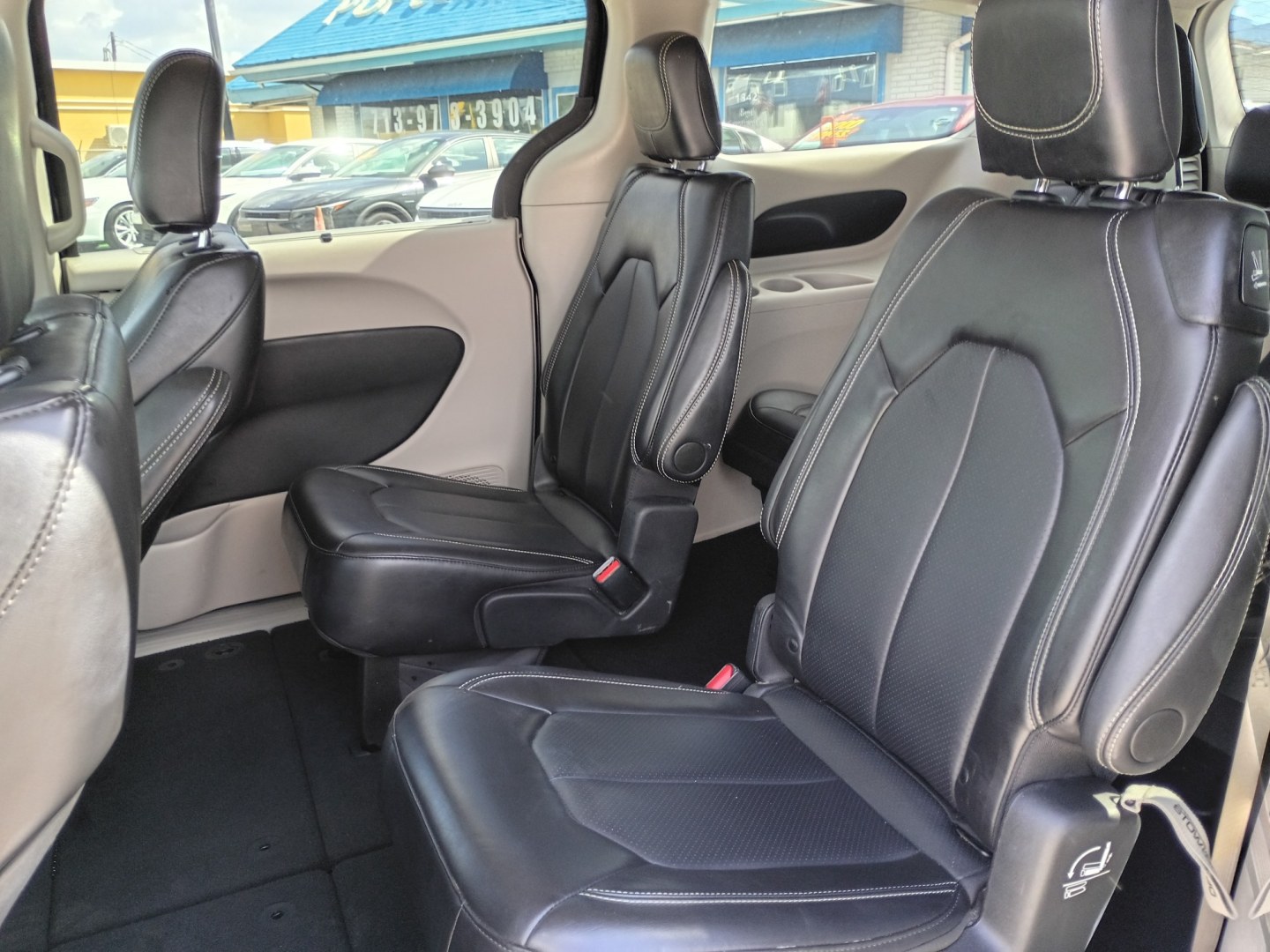 2024 Black /BEIGE Chrysler Pacifica Touring L (2C4RC1BG3RR) with an 3.6L V6 DOHC 24V engine, 9A transmission, located at 1842 Wirt Road, Houston, TX, 77055, (713) 973-3903, 29.805330, -95.484787- Photo#10