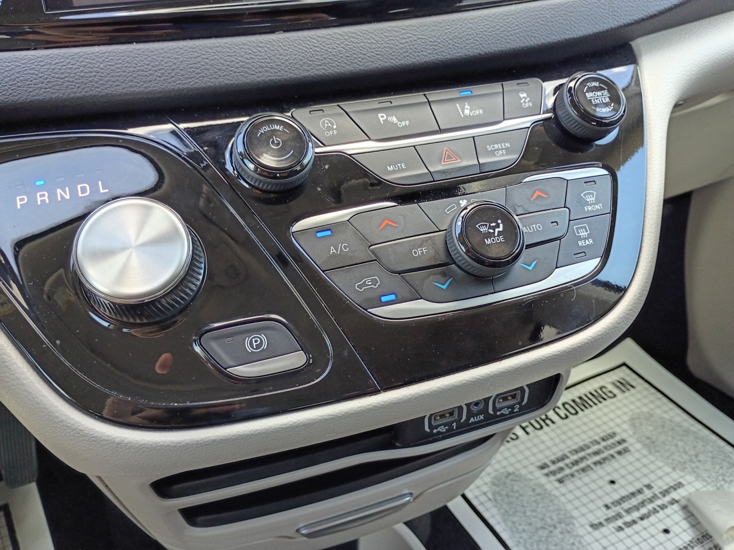 2024 Black /BEIGE Chrysler Pacifica Touring L (2C4RC1BG3RR) with an 3.6L V6 DOHC 24V engine, 9A transmission, located at 1842 Wirt Road, Houston, TX, 77055, (713) 973-3903, 29.805330, -95.484787- Photo#17