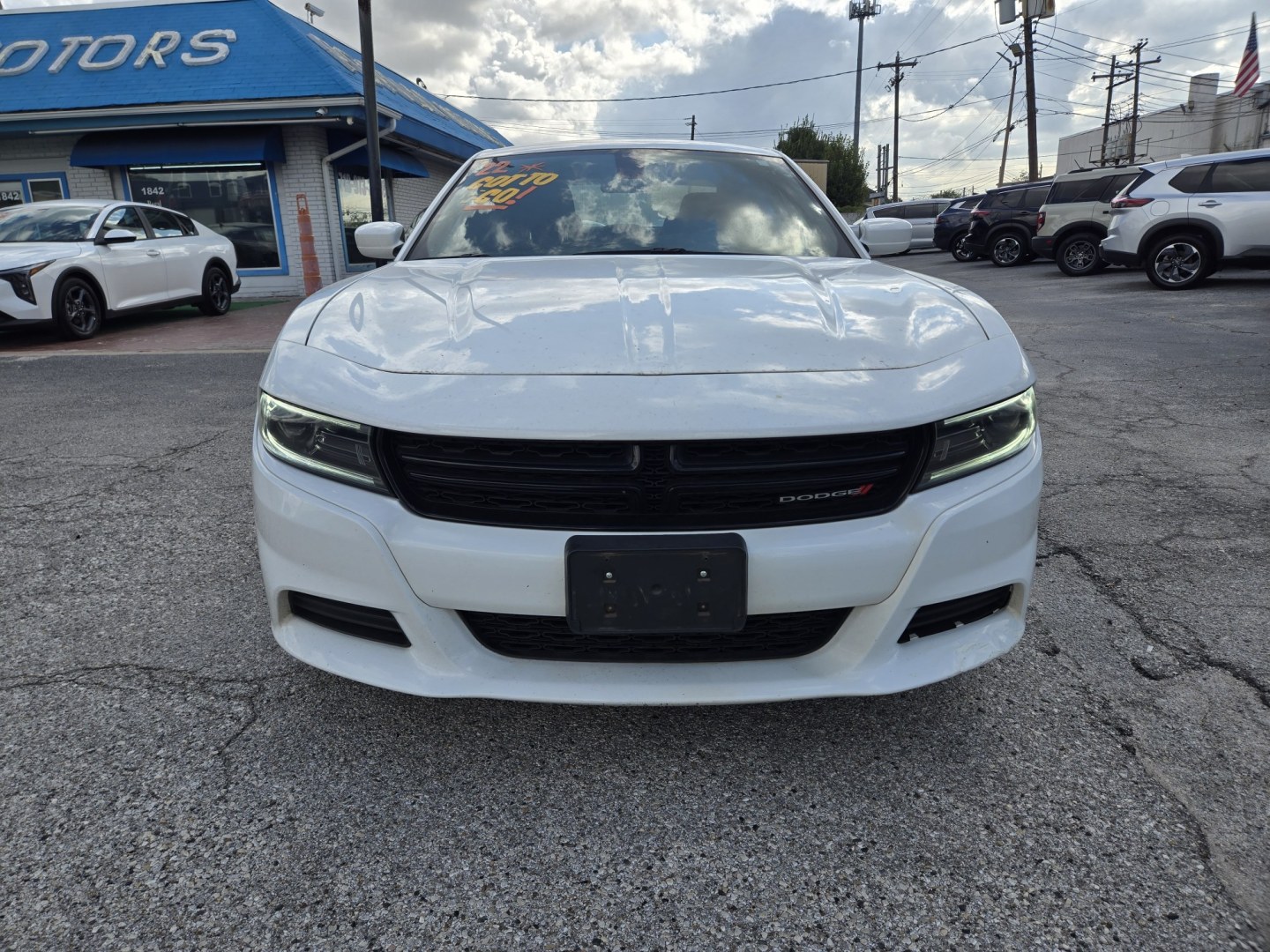2022 White /Black Dodge Charger SXT (2C3CDXBG4NH) with an 3.6L V6 DOHC 24V engine, 8A transmission, located at 1842 Wirt Road, Houston, TX, 77055, (713) 973-3903, 29.805330, -95.484787- Photo#7