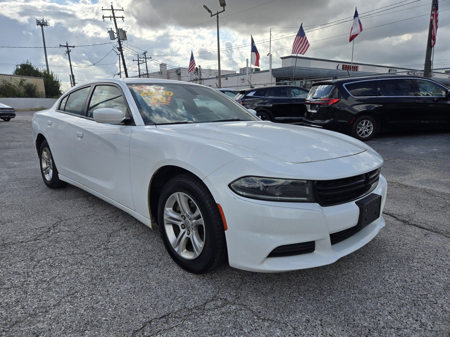 2022 White /Black Dodge Charger SXT (2C3CDXBG4NH) with an 3.6L V6 DOHC 24V engine, 8A transmission, located at 1842 Wirt Road, Houston, TX, 77055, (713) 973-3903, 29.805330, -95.484787- Photo#6