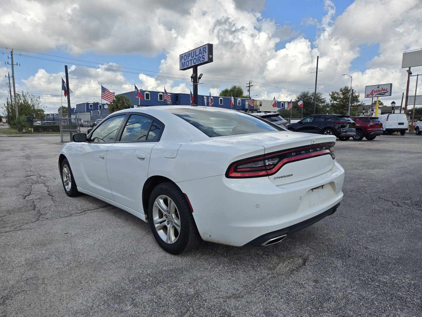 2022 White /Black Dodge Charger SXT (2C3CDXBG4NH) with an 3.6L V6 DOHC 24V engine, 8A transmission, located at 1842 Wirt Road, Houston, TX, 77055, (713) 973-3903, 29.805330, -95.484787- Photo#2