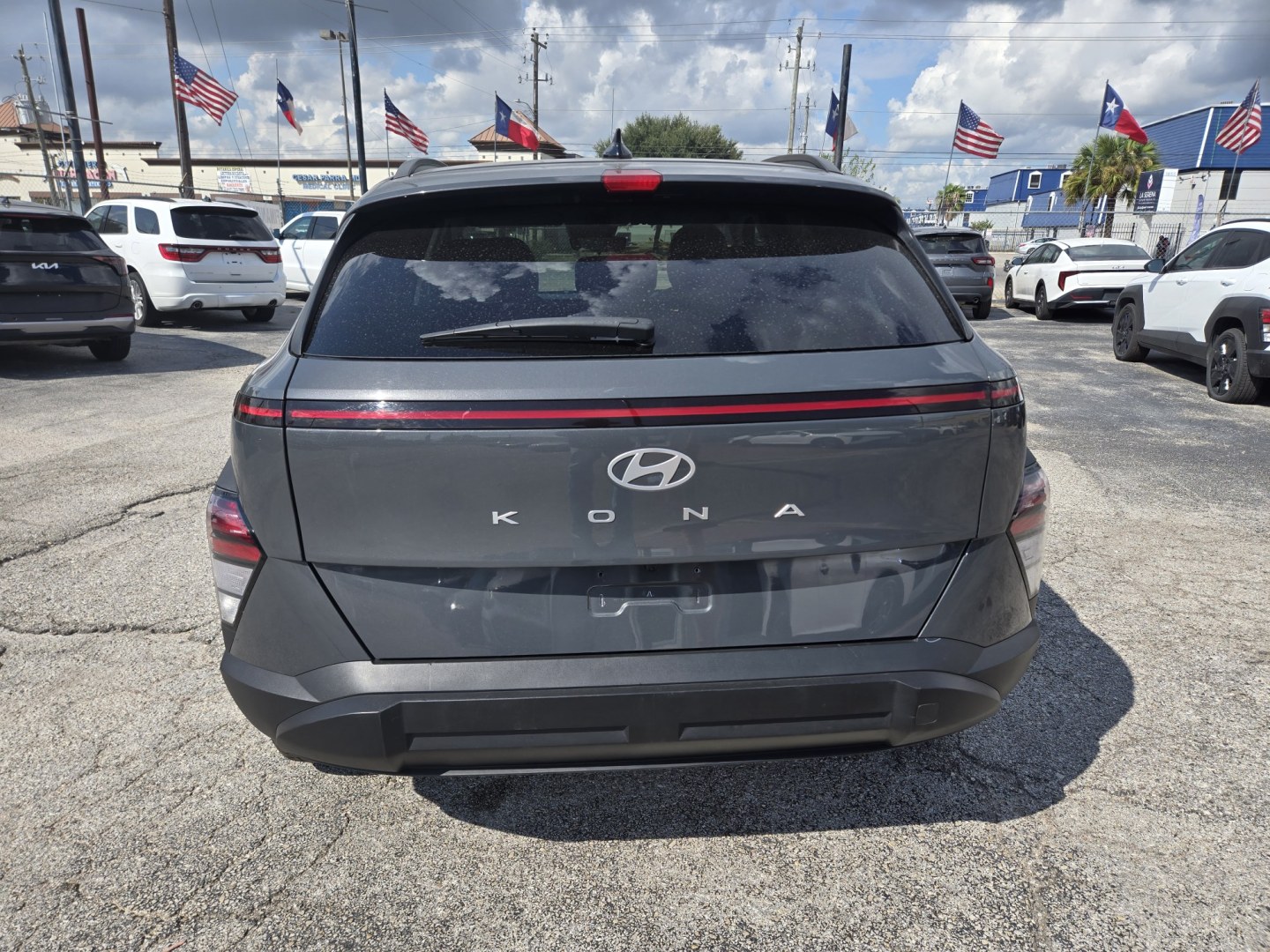 2025 Dark Gray /Black Hyundai Kona SEL (KM8HB3AB0SU) with an 2.0L L4 DOHC 16V engine, CVT transmission, located at 1842 Wirt Road, Houston, TX, 77055, (713) 973-3903, 29.805330, -95.484787- Photo#3