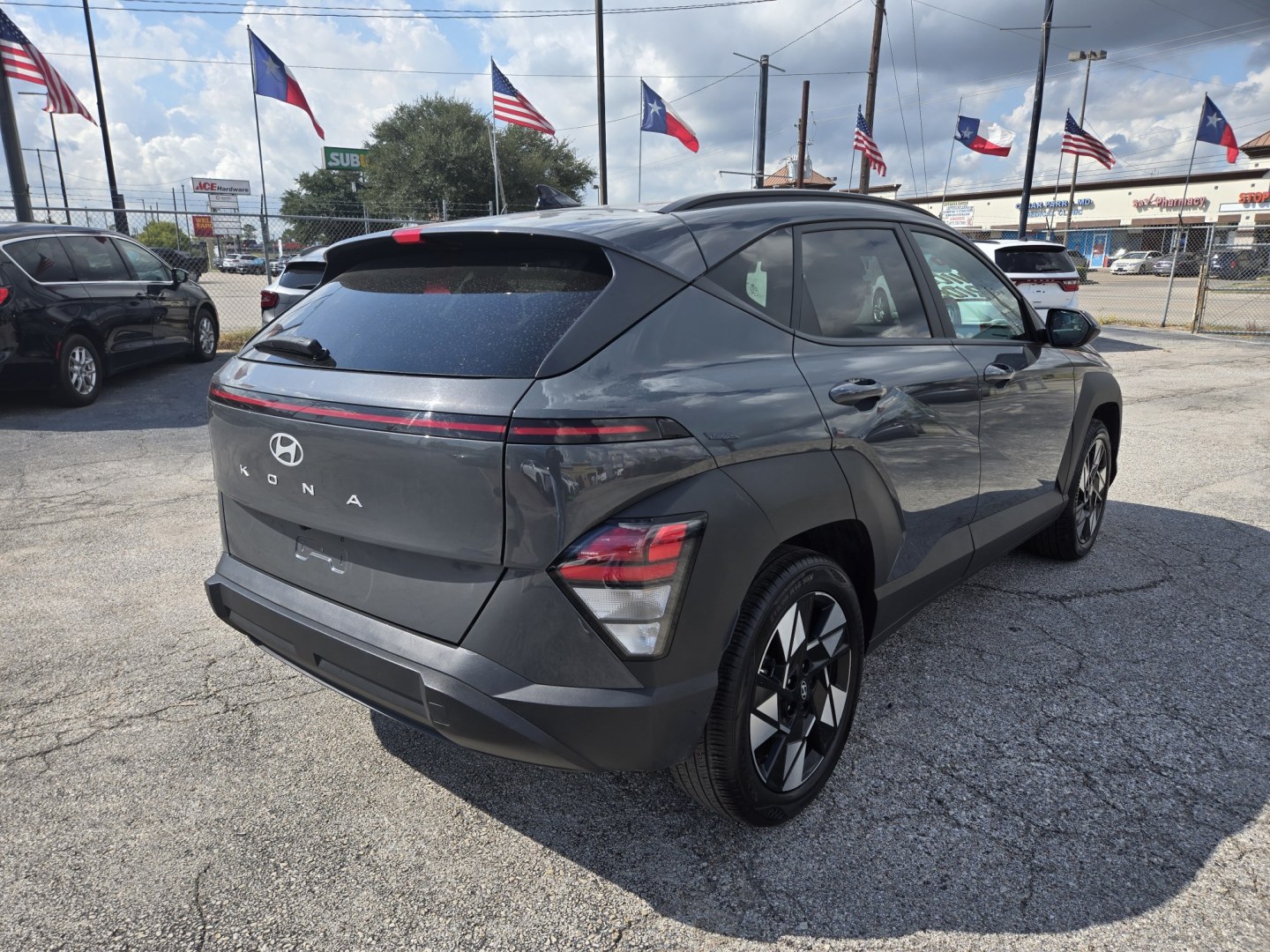 2025 Dark Gray /Black Hyundai Kona SEL (KM8HB3AB0SU) with an 2.0L L4 DOHC 16V engine, CVT transmission, located at 1842 Wirt Road, Houston, TX, 77055, (713) 973-3903, 29.805330, -95.484787- Photo#4