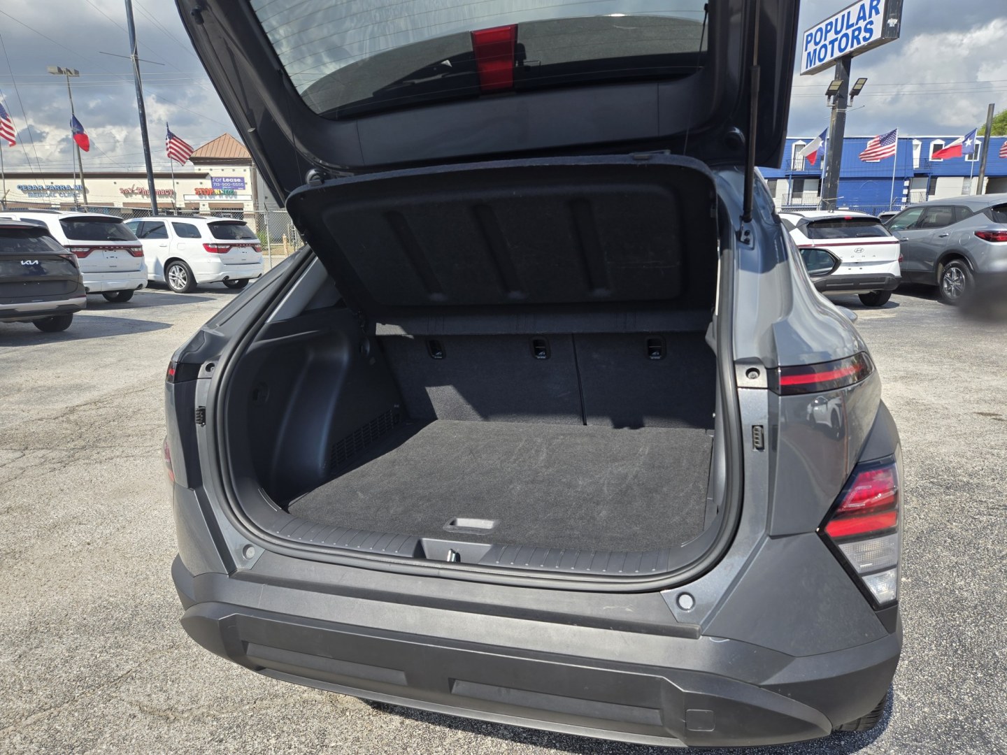 2025 Dark Gray /Black Hyundai Kona SEL (KM8HB3AB0SU) with an 2.0L L4 DOHC 16V engine, CVT transmission, located at 1842 Wirt Road, Houston, TX, 77055, (713) 973-3903, 29.805330, -95.484787- Photo#16