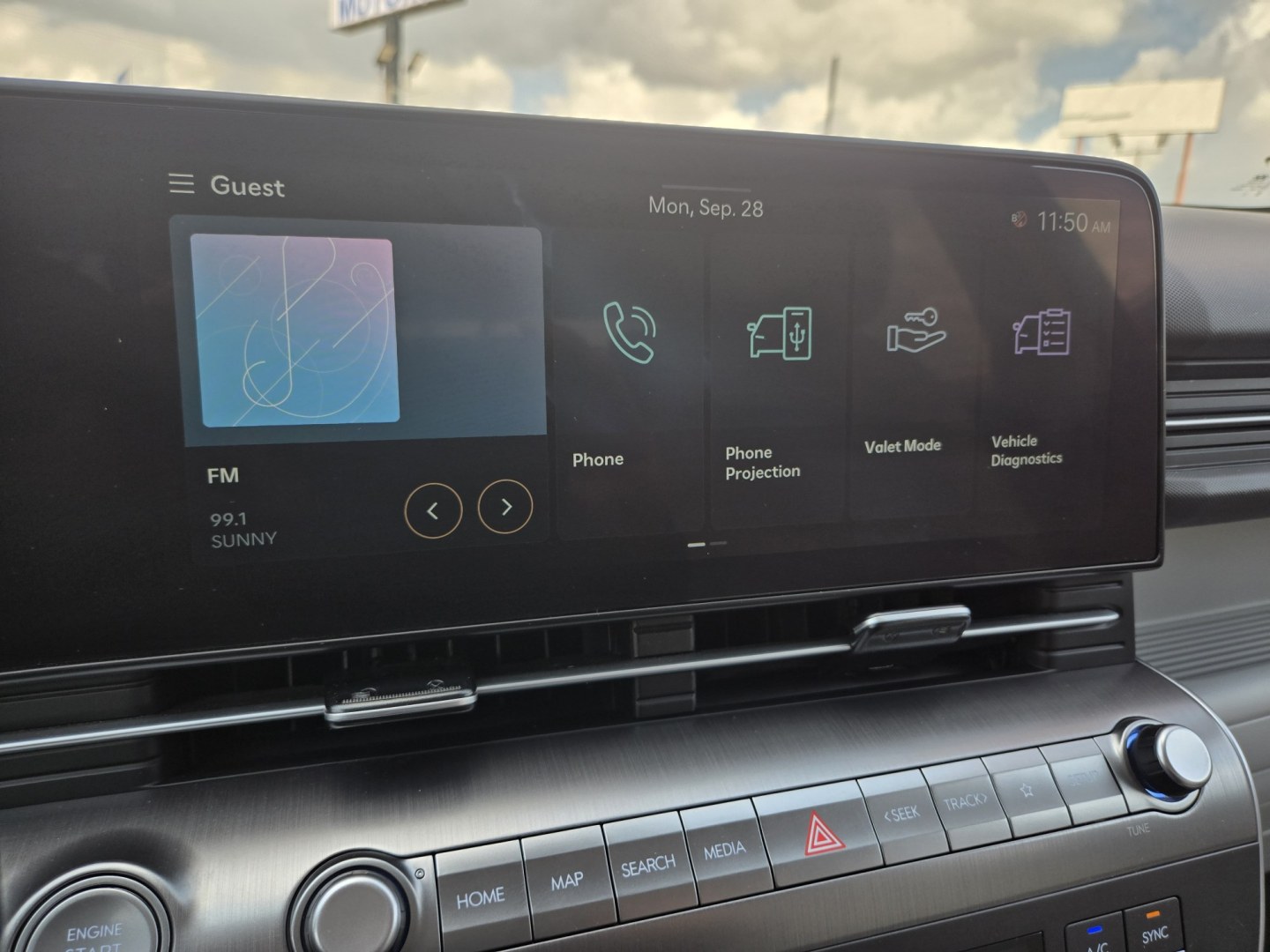 2025 Dark Gray /Black Hyundai Kona SEL (KM8HB3AB0SU) with an 2.0L L4 DOHC 16V engine, CVT transmission, located at 1842 Wirt Road, Houston, TX, 77055, (713) 973-3903, 29.805330, -95.484787- Photo#18
