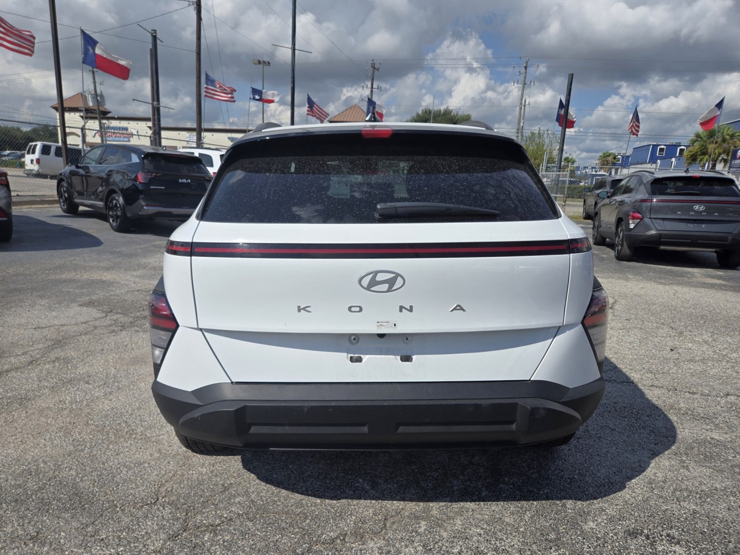 2026 White /Black Hyundai Kona SEL Sport (KM8HF3ABXTU) , located at 1842 Wirt Road, Houston, TX, 77055, (713) 973-3903, 29.805330, -95.484787- Photo#2